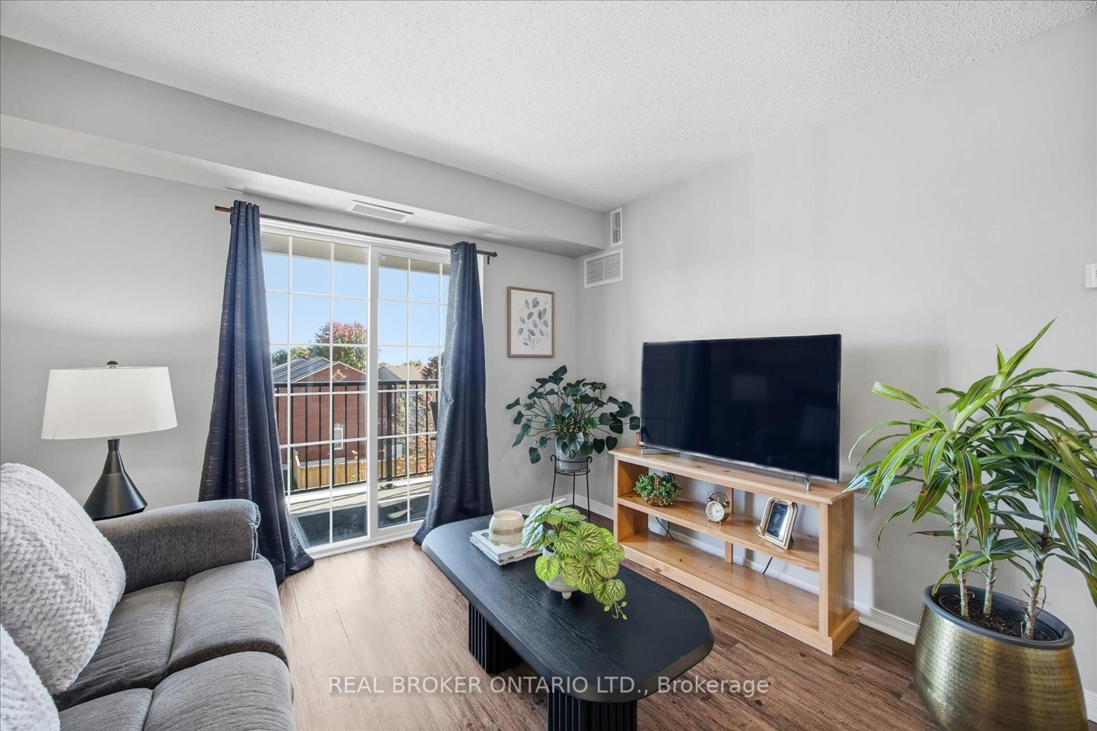 Living room with furniture, unknown for 106 Aspen Springs Dr #308, Clarington Ontario L1C 5N7