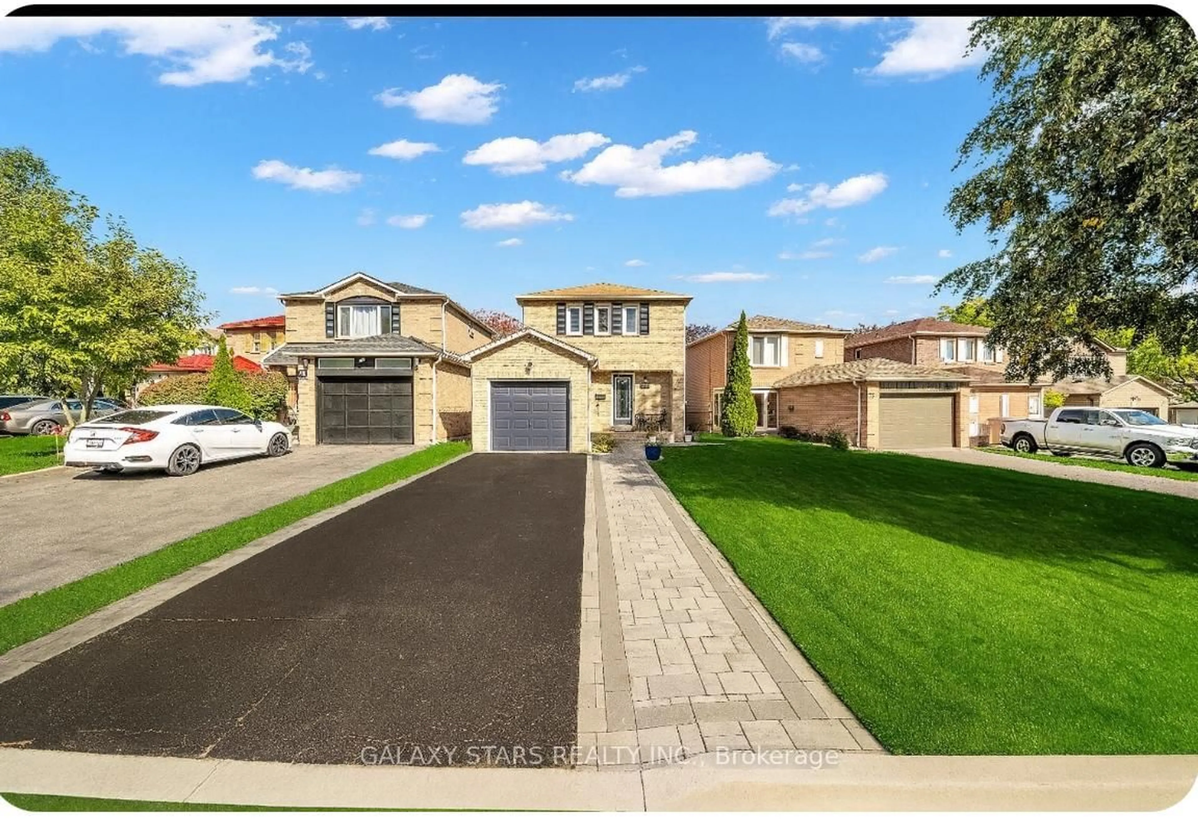 A pic from outside/outdoor area/front of a property/back of a property/a pic from drone, street for 77 Radford Dr, Ajax Ontario L1T 2E5