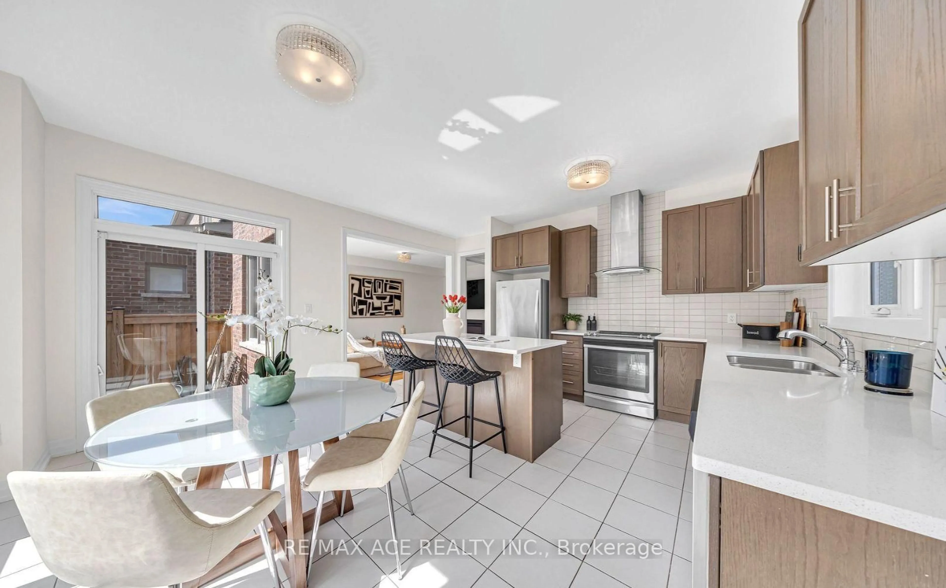 Open concept kitchen, ceramic/tile floor for 14 Micklefield Ave, Whitby Ontario L1P 0C3