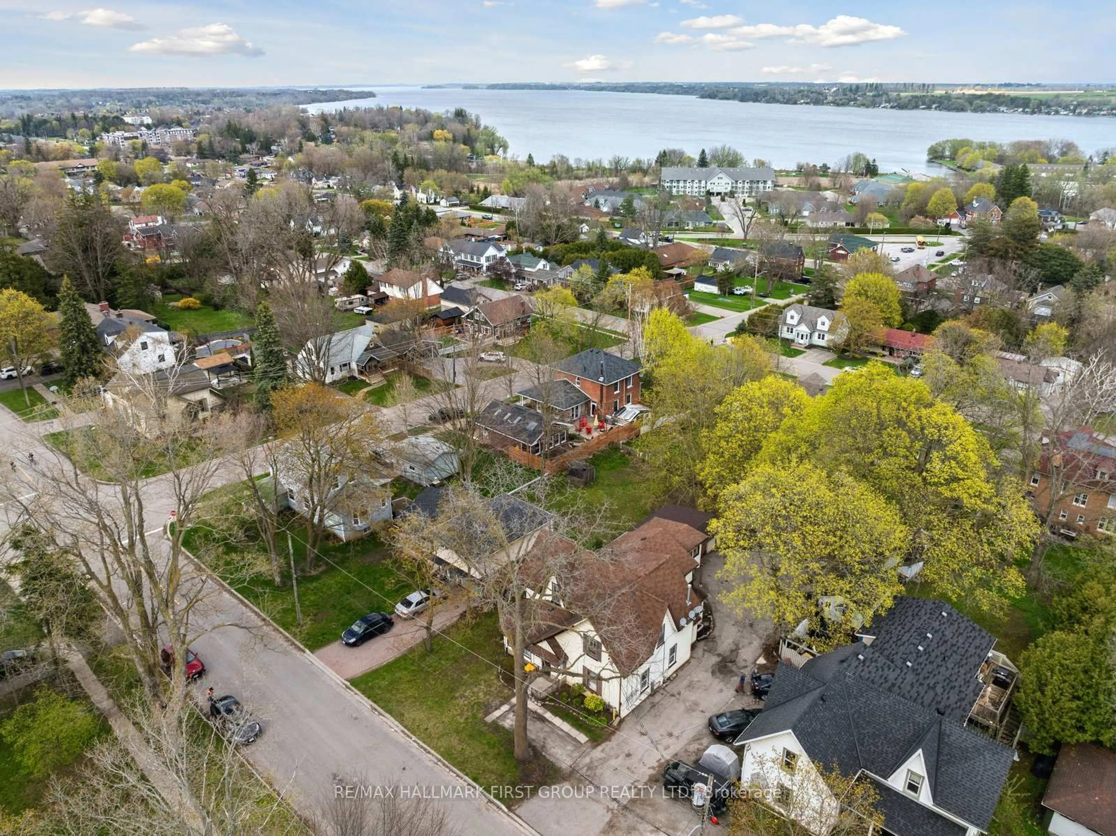 A pic from outside/outdoor area/front of a property/back of a property/a pic from drone, water/lake/river/ocean view for 219 Cochrane St, Scugog Ontario L9L 1M1