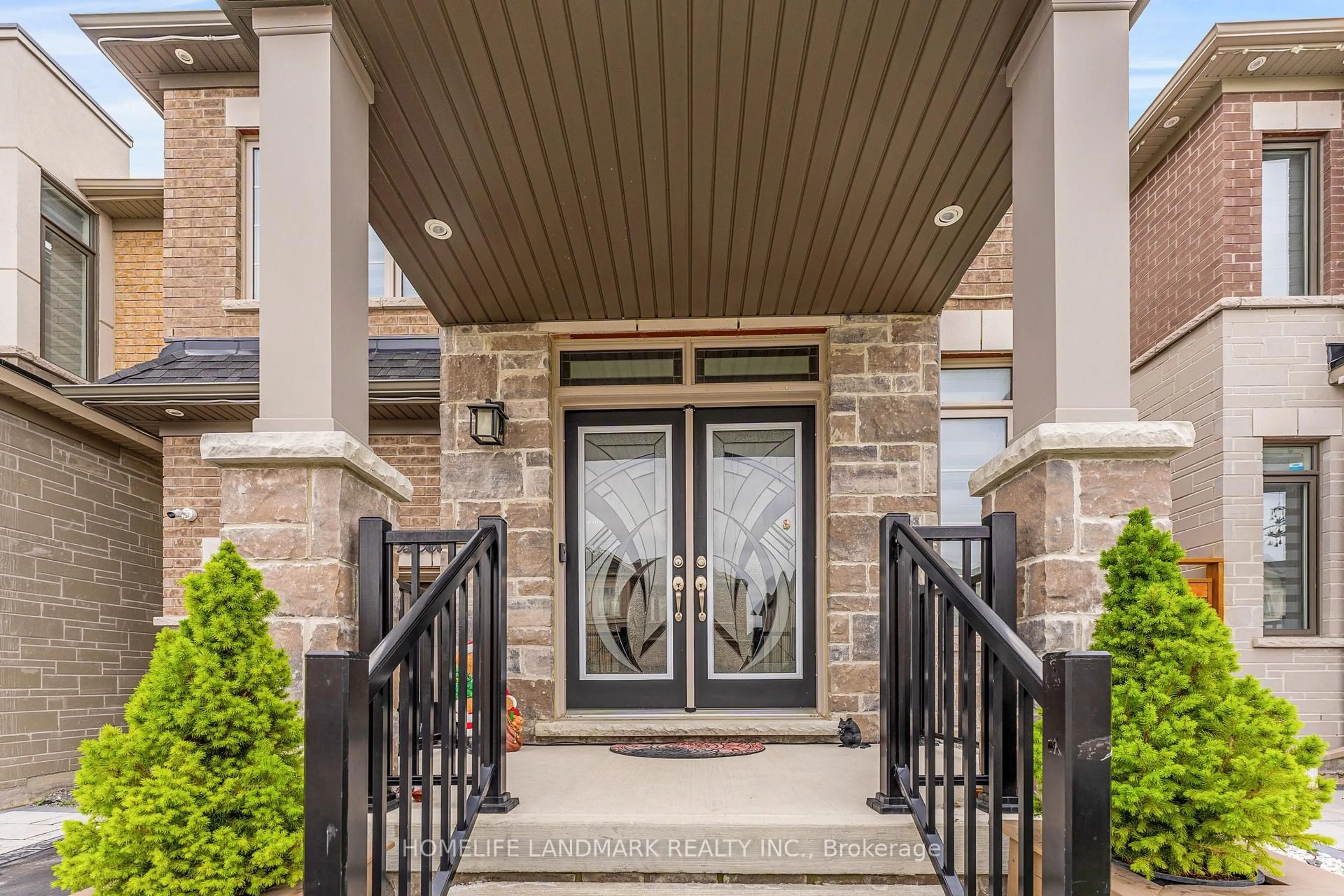 Indoor entryway for 49 Ogston Cres, Whitby Ontario L1P 0H2