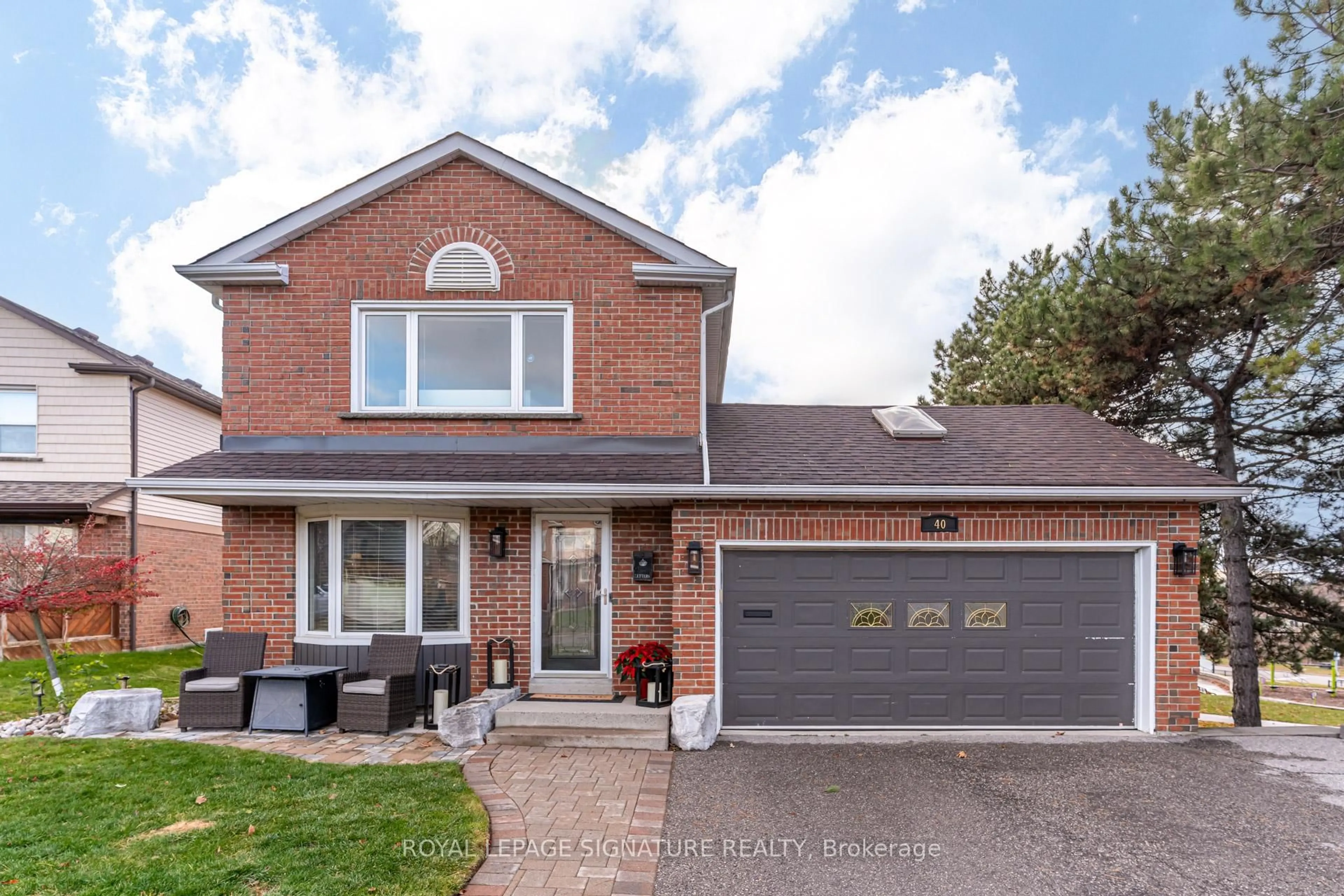 Home with brick exterior material, street for 40 Janedale Cres, Whitby Ontario L1N 6Z5