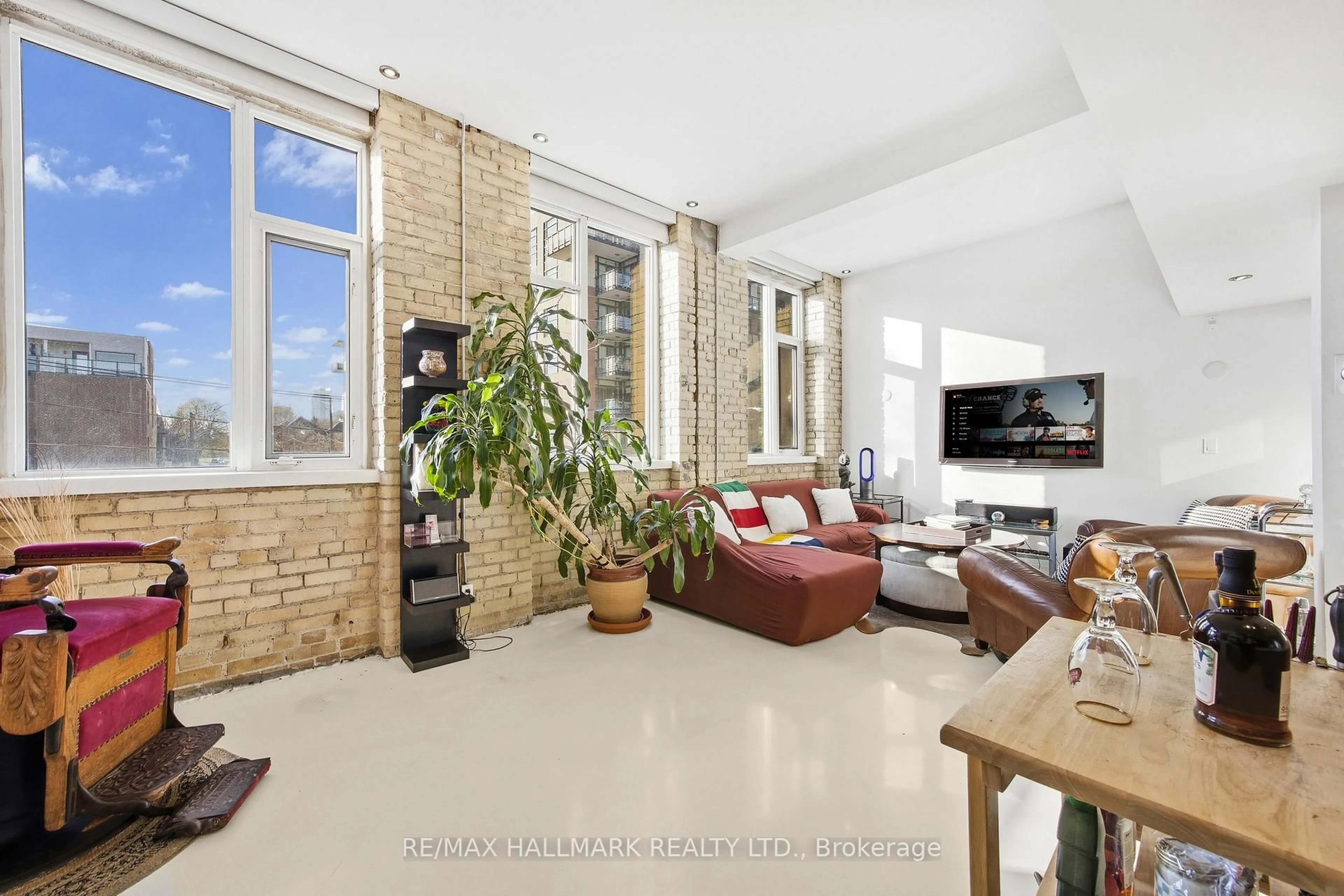 Living room with furniture, unknown for 201 Carlaw Ave #231, Toronto Ontario M4M 2S3