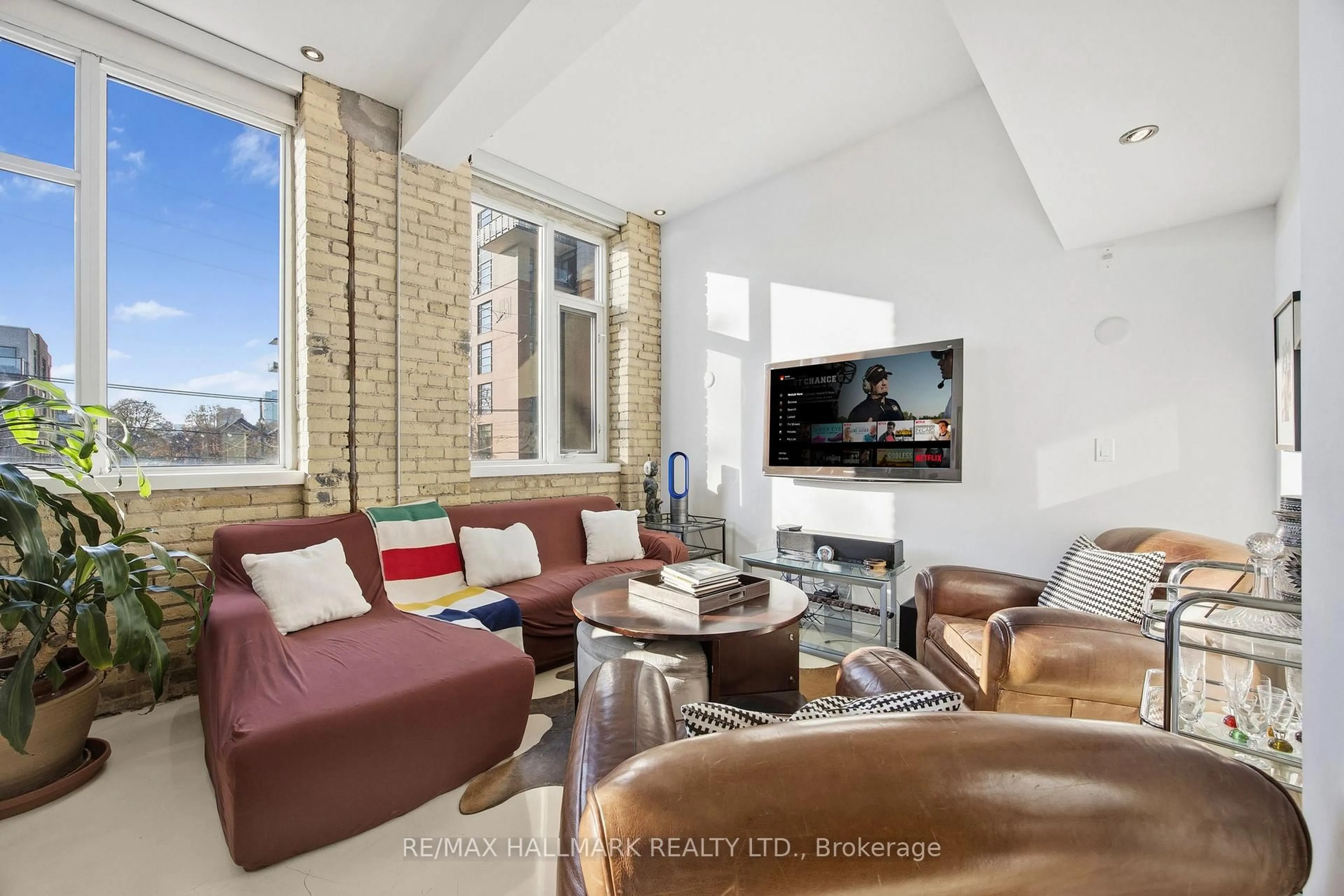 Living room with furniture, unknown for 201 Carlaw Ave #231, Toronto Ontario M4M 2S3