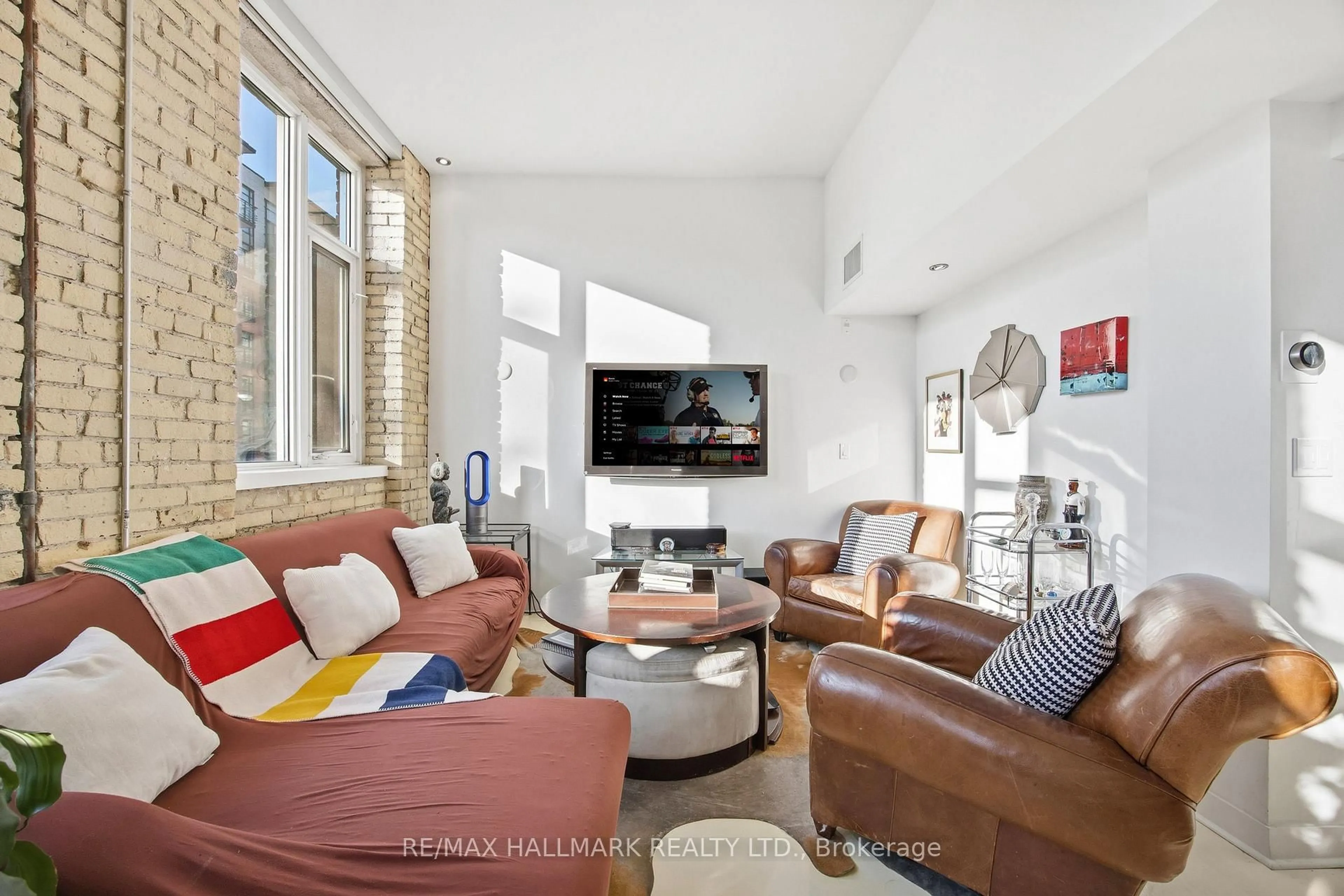 Living room with furniture, unknown for 201 Carlaw Ave #231, Toronto Ontario M4M 2S3