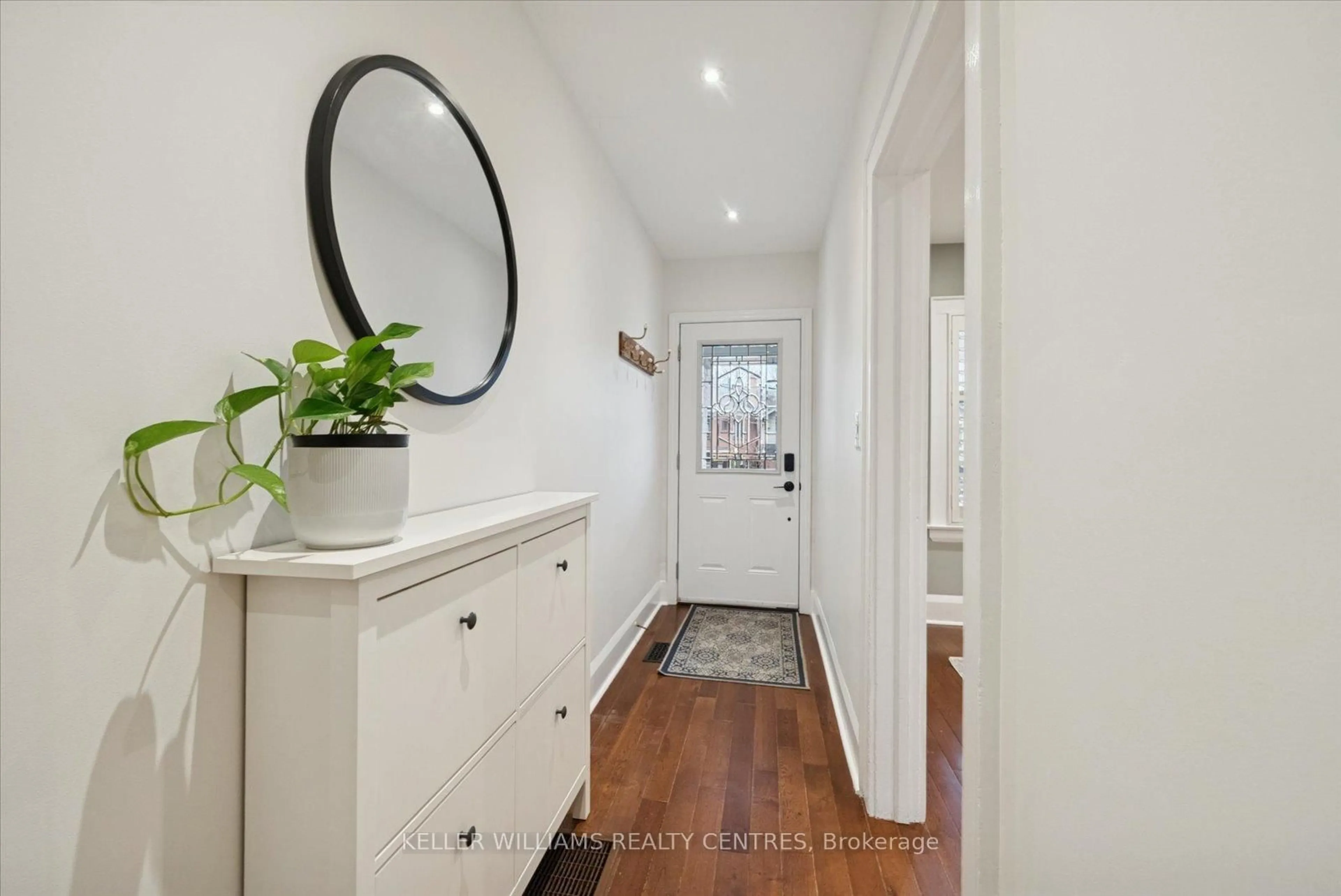 Indoor entryway for 1780 Gerrard St, Toronto Ontario M4L 2B4