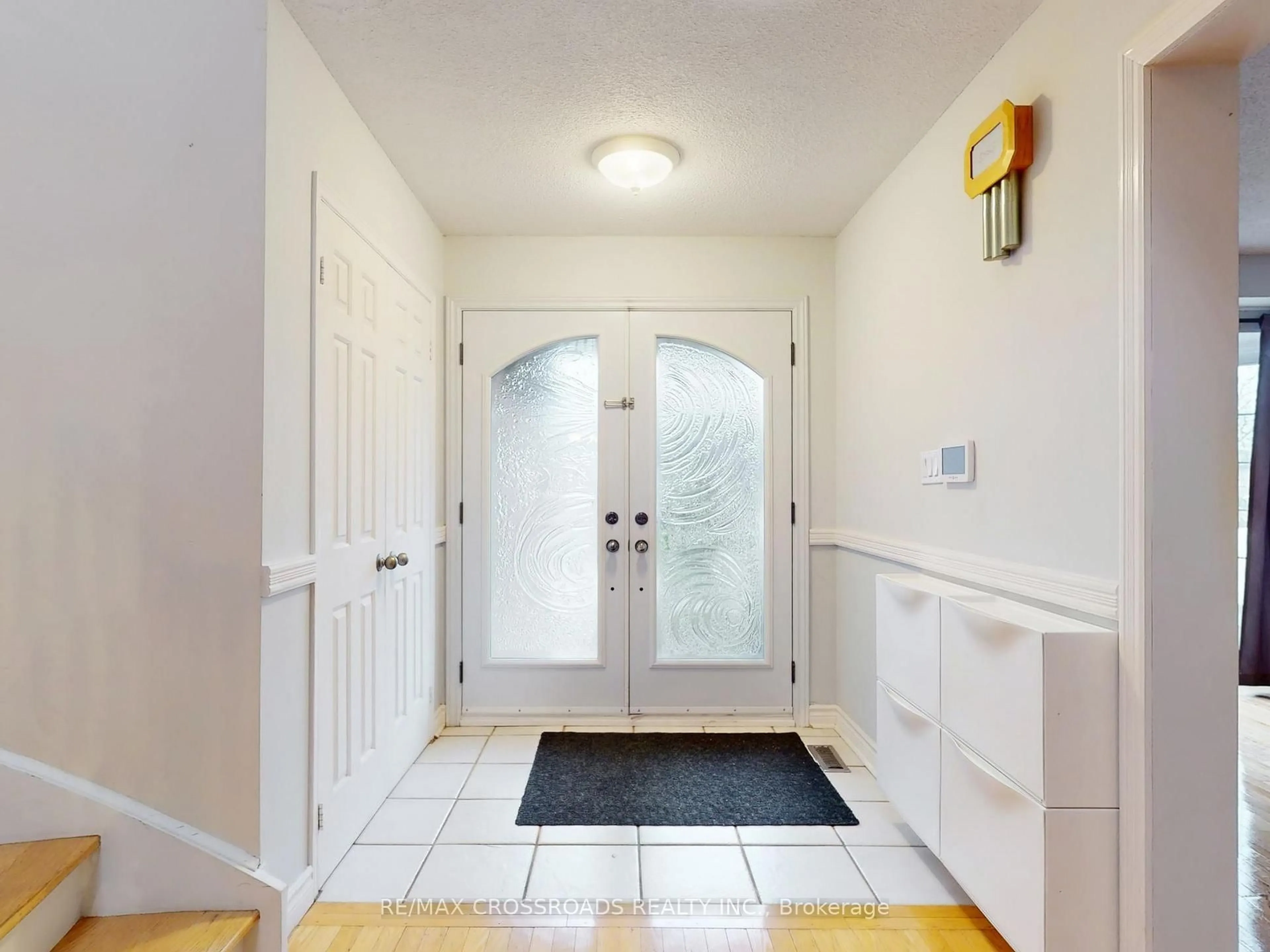Indoor entryway for 500 Lightfoot Pl, Pickering Ontario L1V 5Z5