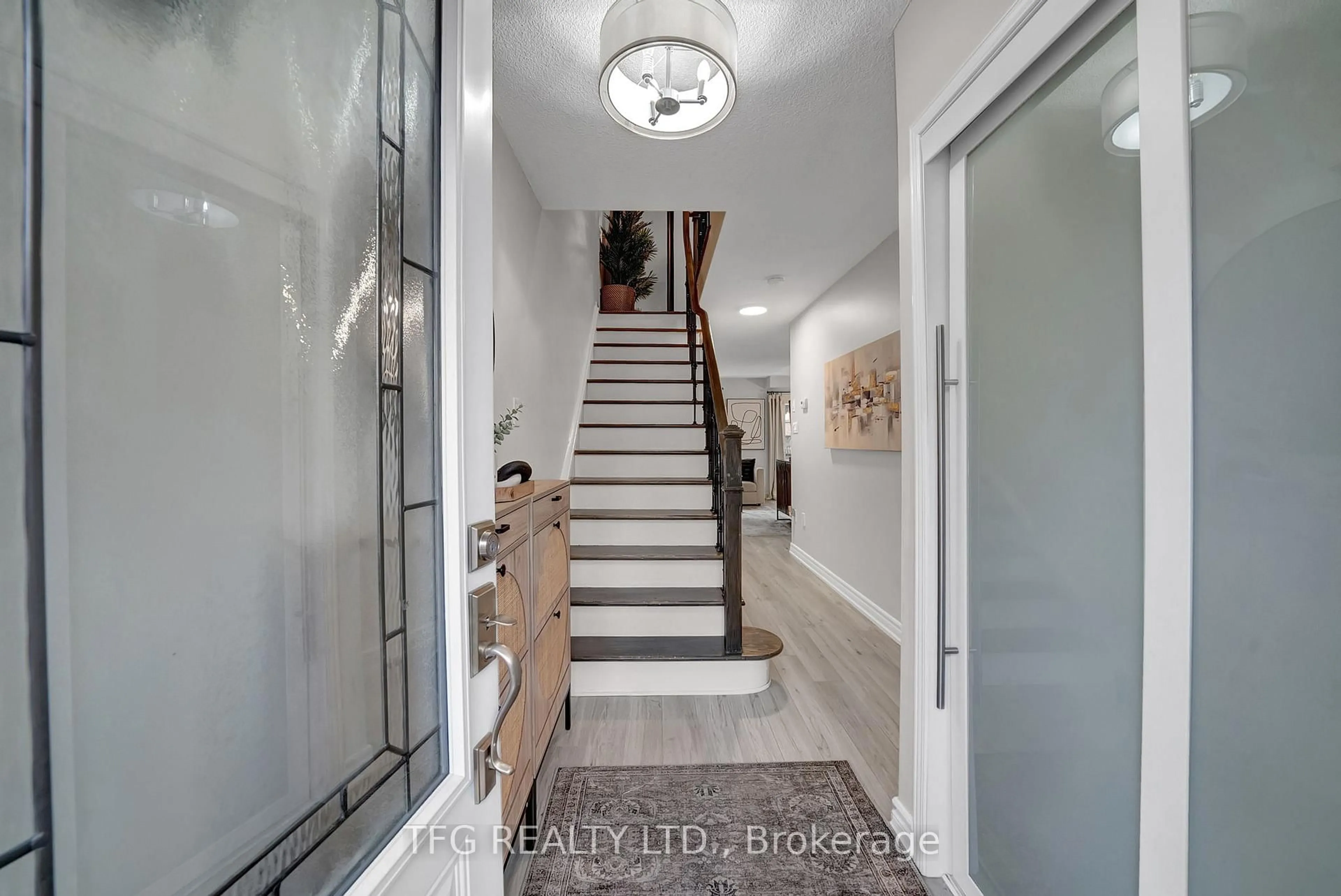 Indoor foyer for 1995 Pine Grove Ave #31, Pickering Ontario L1V 6W5