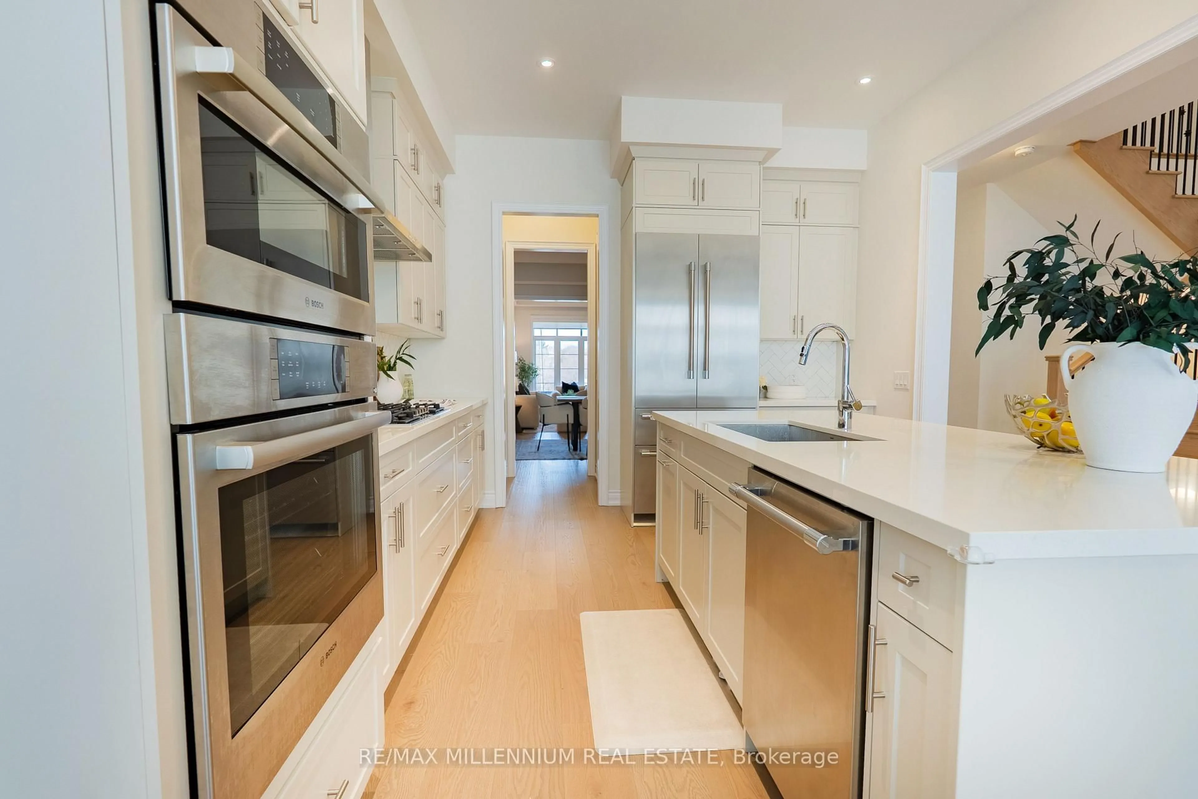 Contemporary kitchen, ceramic/tile floor for 7 Spring Garden Crt, Whitby Ontario L1P 1Y4