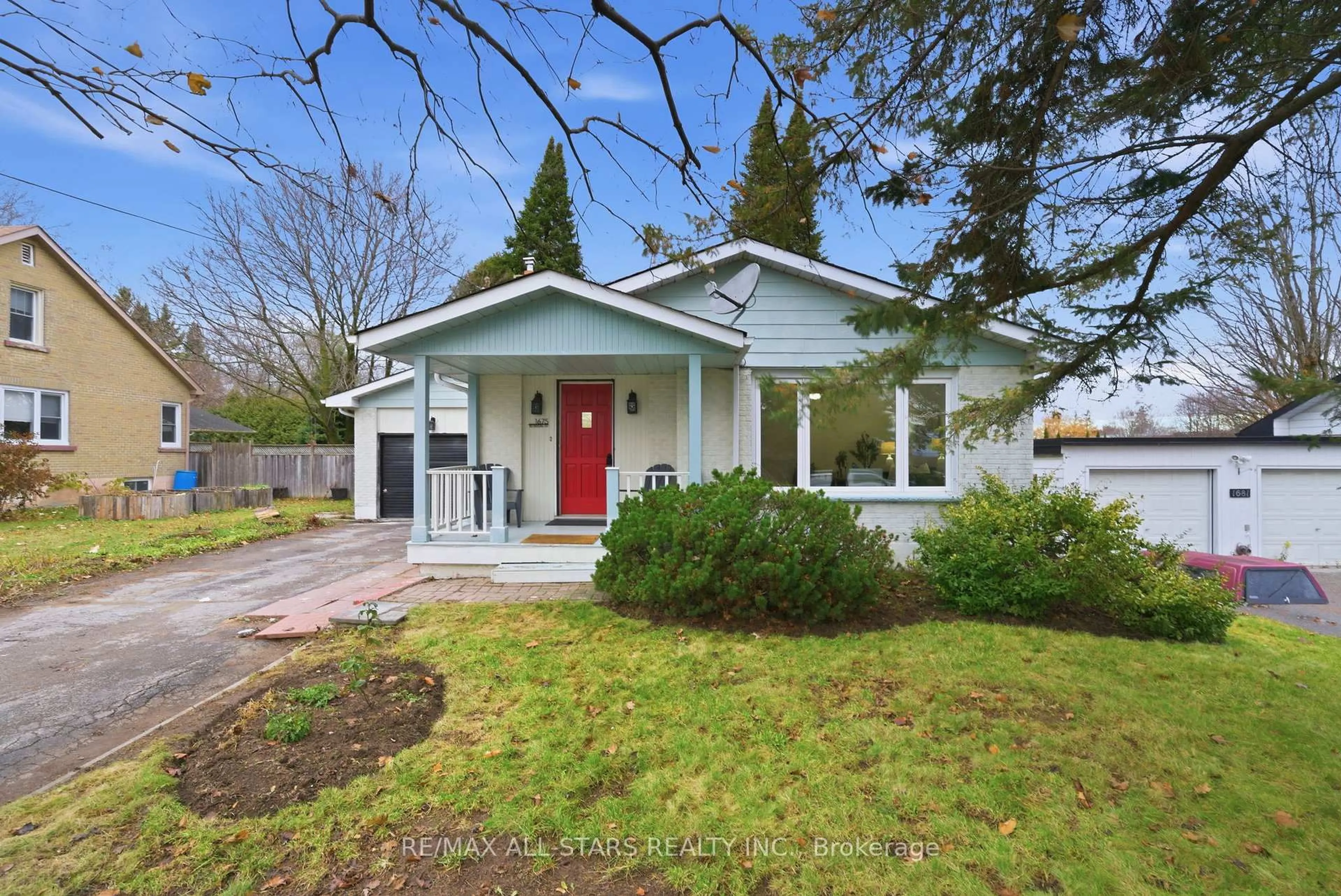 Home with vinyl exterior material, street for 1675 Scugog St, Scugog Ontario L9L 1K4