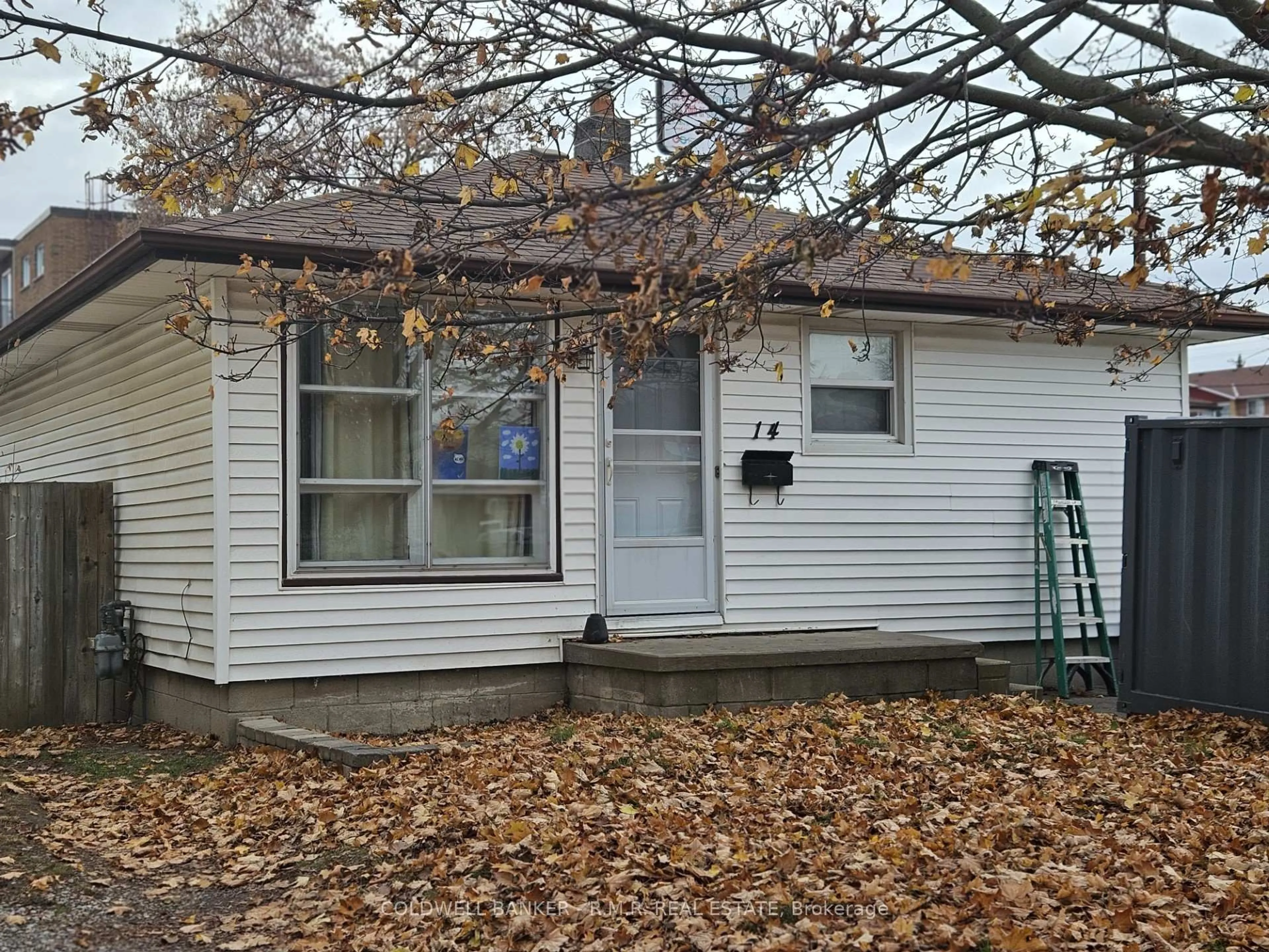 Home with vinyl exterior material, street for 14 Whiting Ave, Oshawa Ontario L1H 3T3