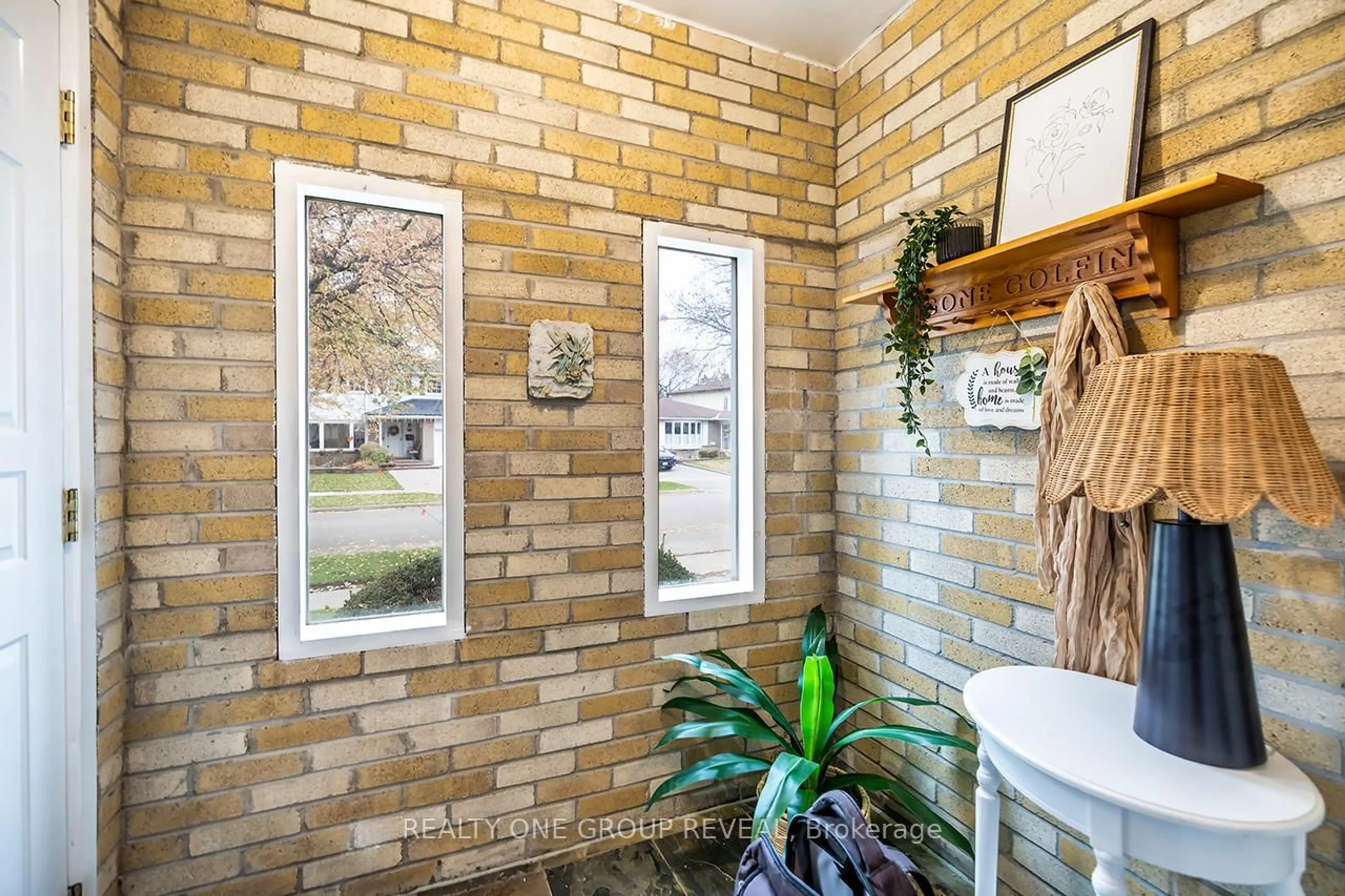 Indoor entryway for 79 Highcastle Rd, Toronto Ontario M1E 4N3