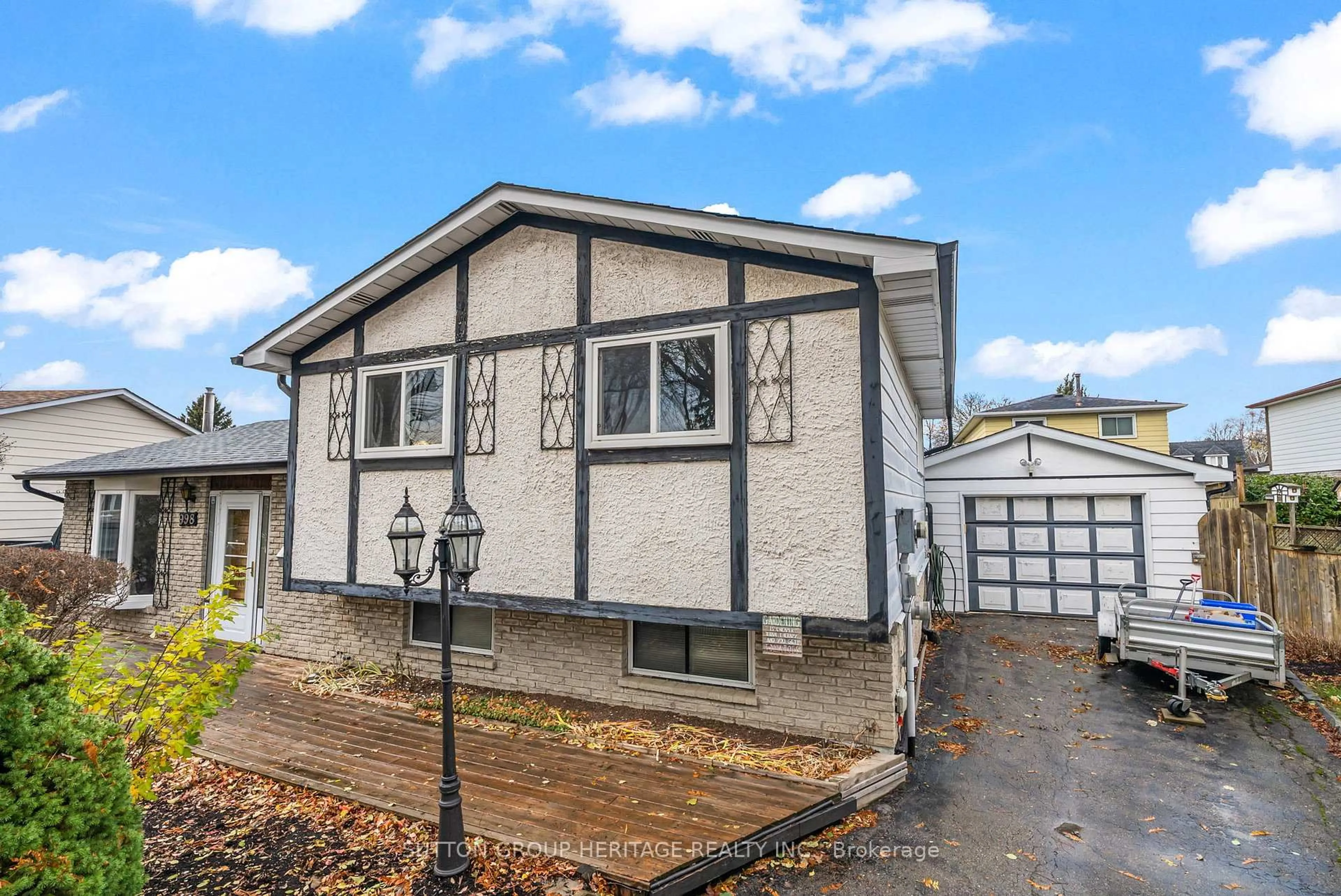 Home with vinyl exterior material, street for 998 Cardinal Crt, Oshawa Ontario L1G 6Y4