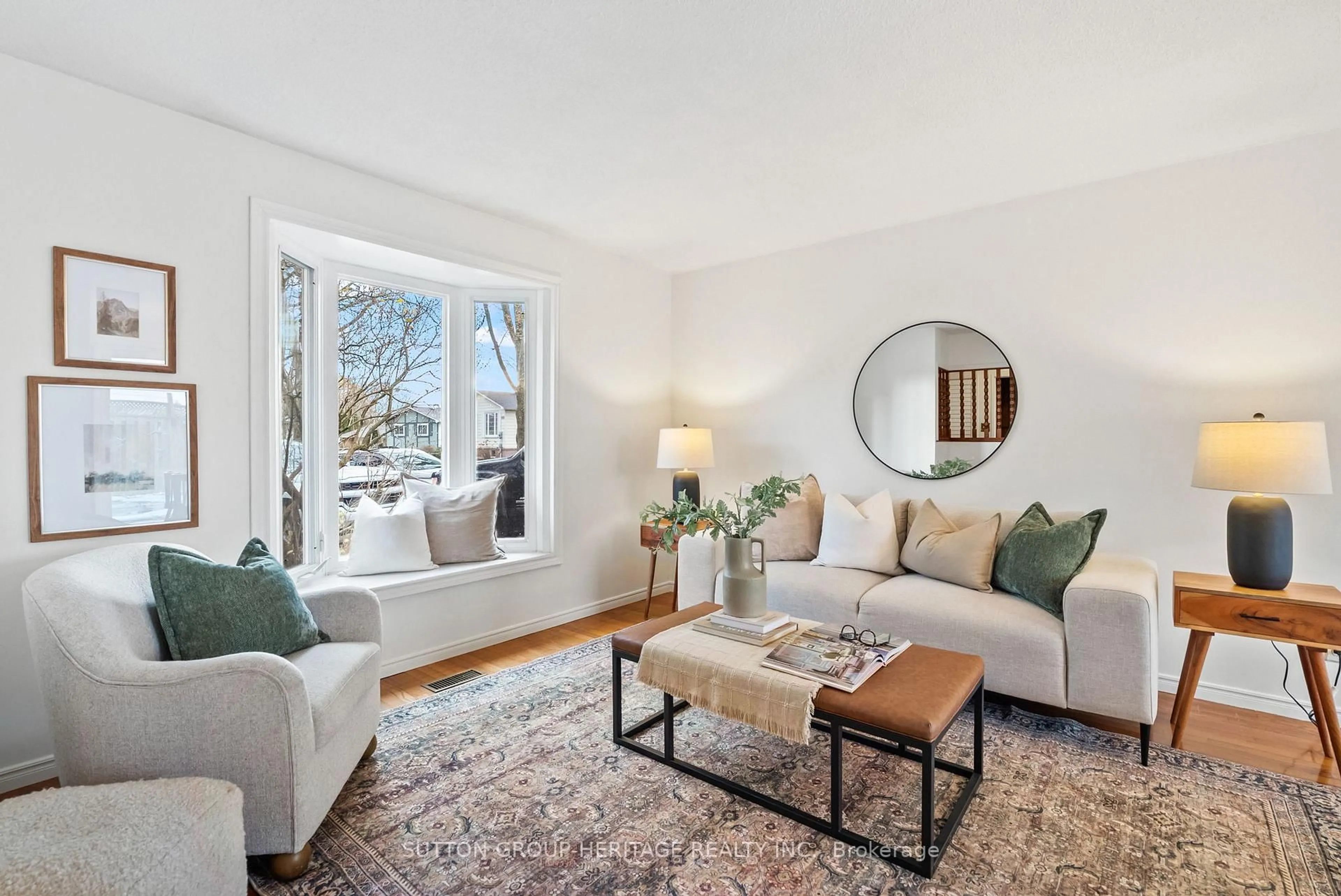 Living room with furniture, unknown for 998 Cardinal Crt, Oshawa Ontario L1G 6Y4