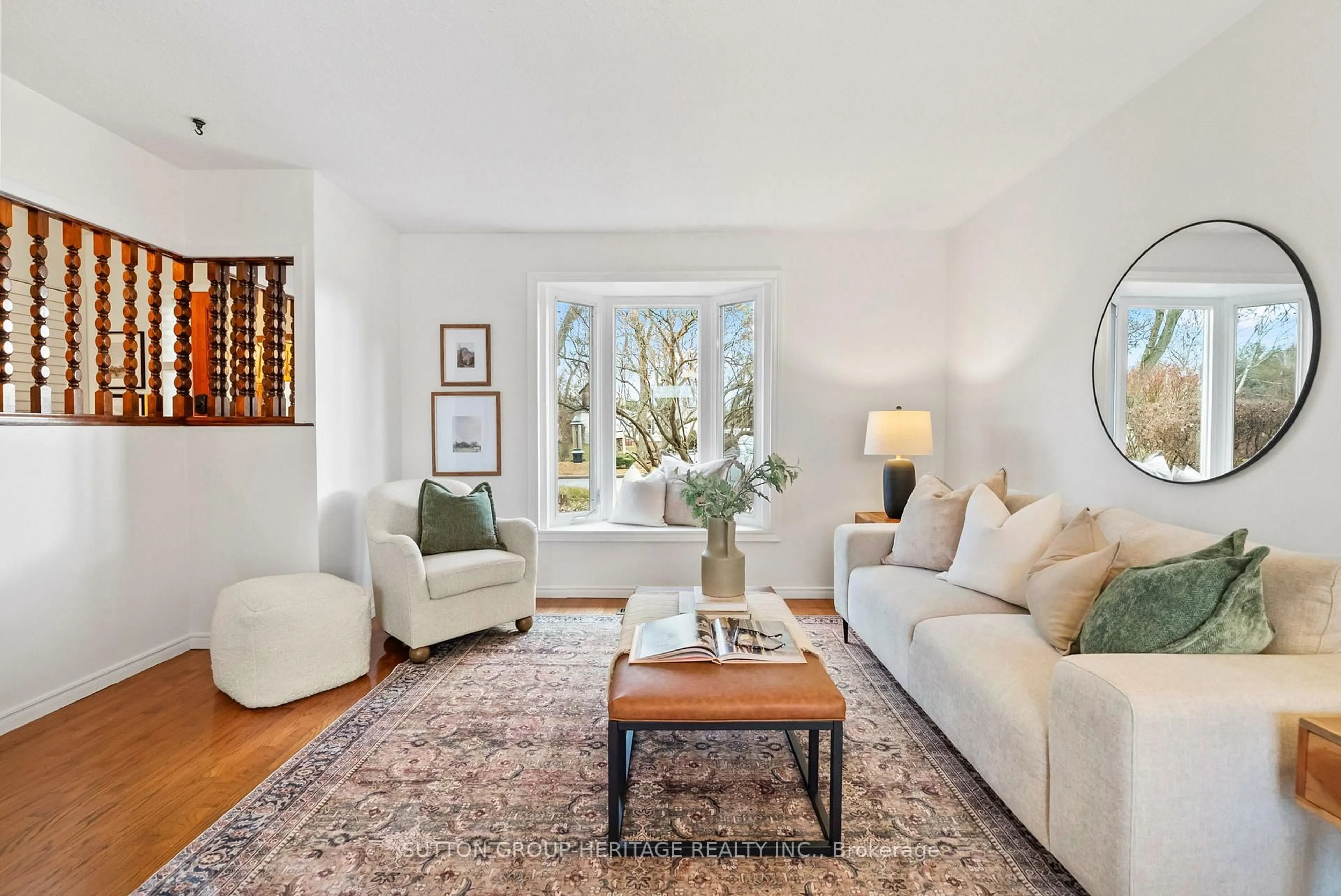 Living room with furniture, unknown for 998 Cardinal Crt, Oshawa Ontario L1G 6Y4