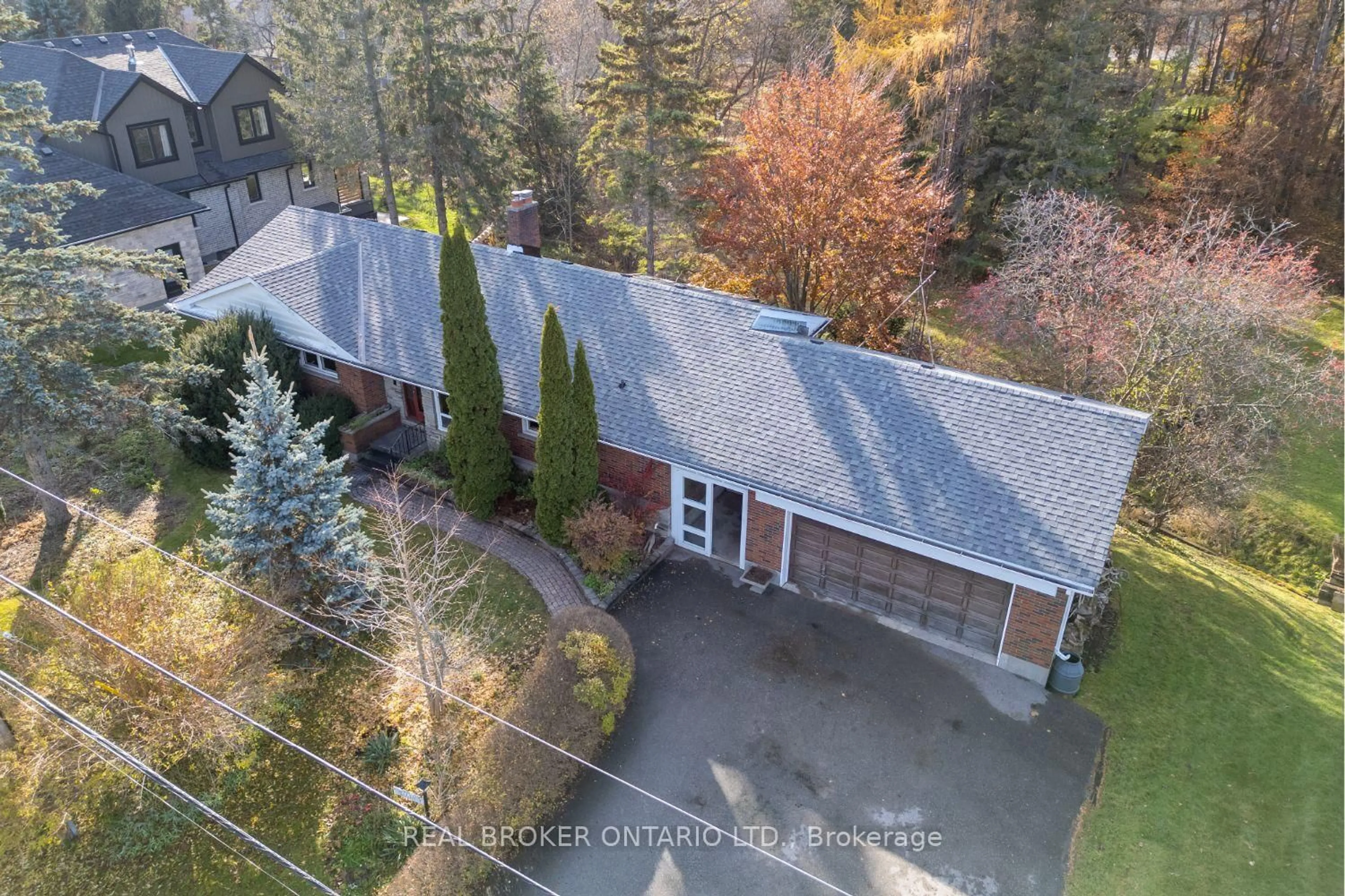 A pic from outside/outdoor area/front of a property/back of a property/a pic from drone, unknown for 276 Mill St, Clarington Ontario L1B 1J3