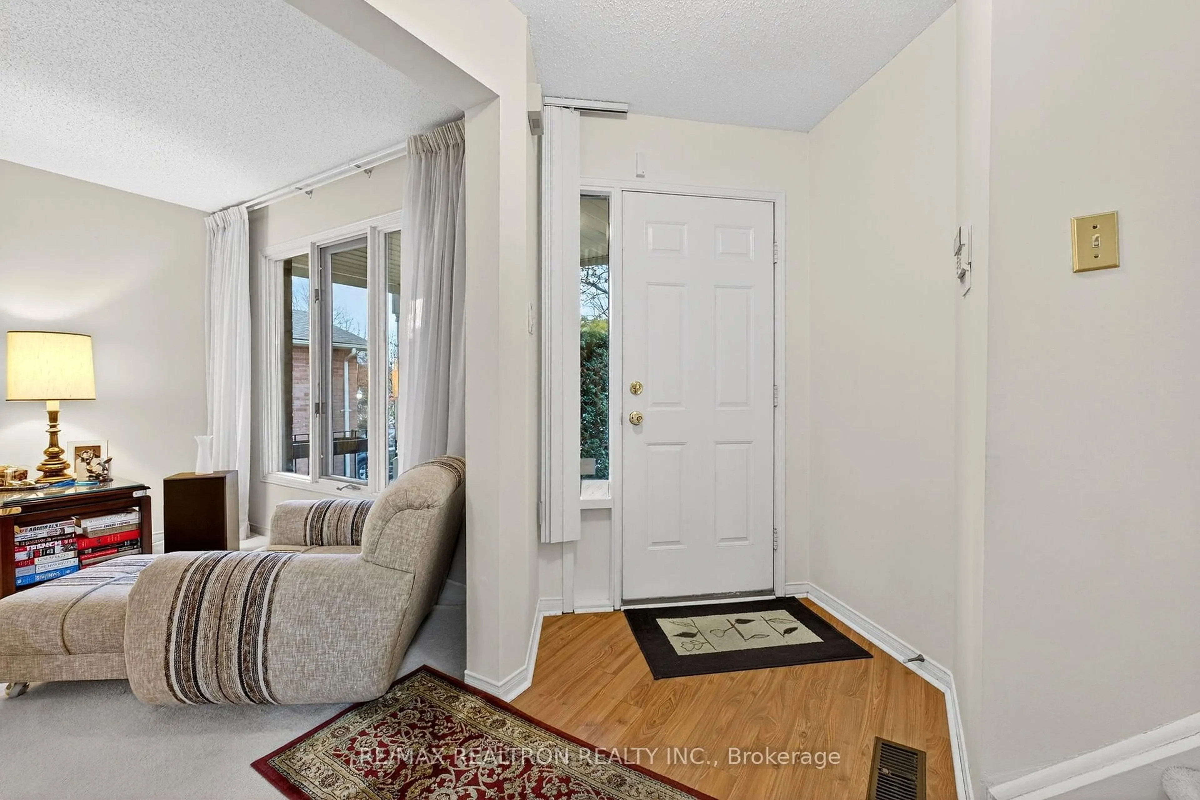 Indoor entryway for 29 Locker Dr, Ajax Ontario L1T 3K8