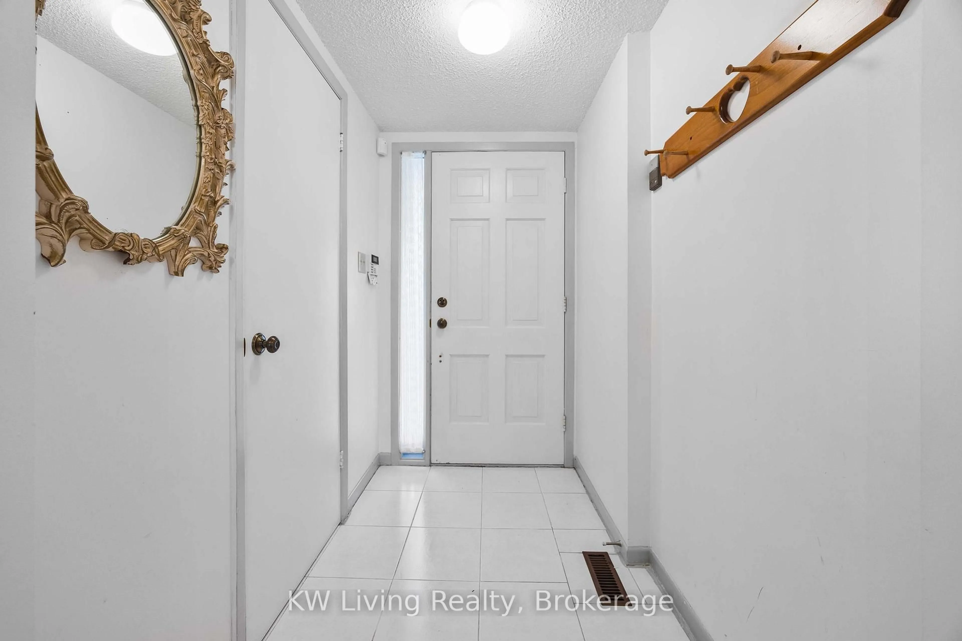 Indoor entryway for 66 Placentia Blvd, Toronto Ontario M1S 4C5