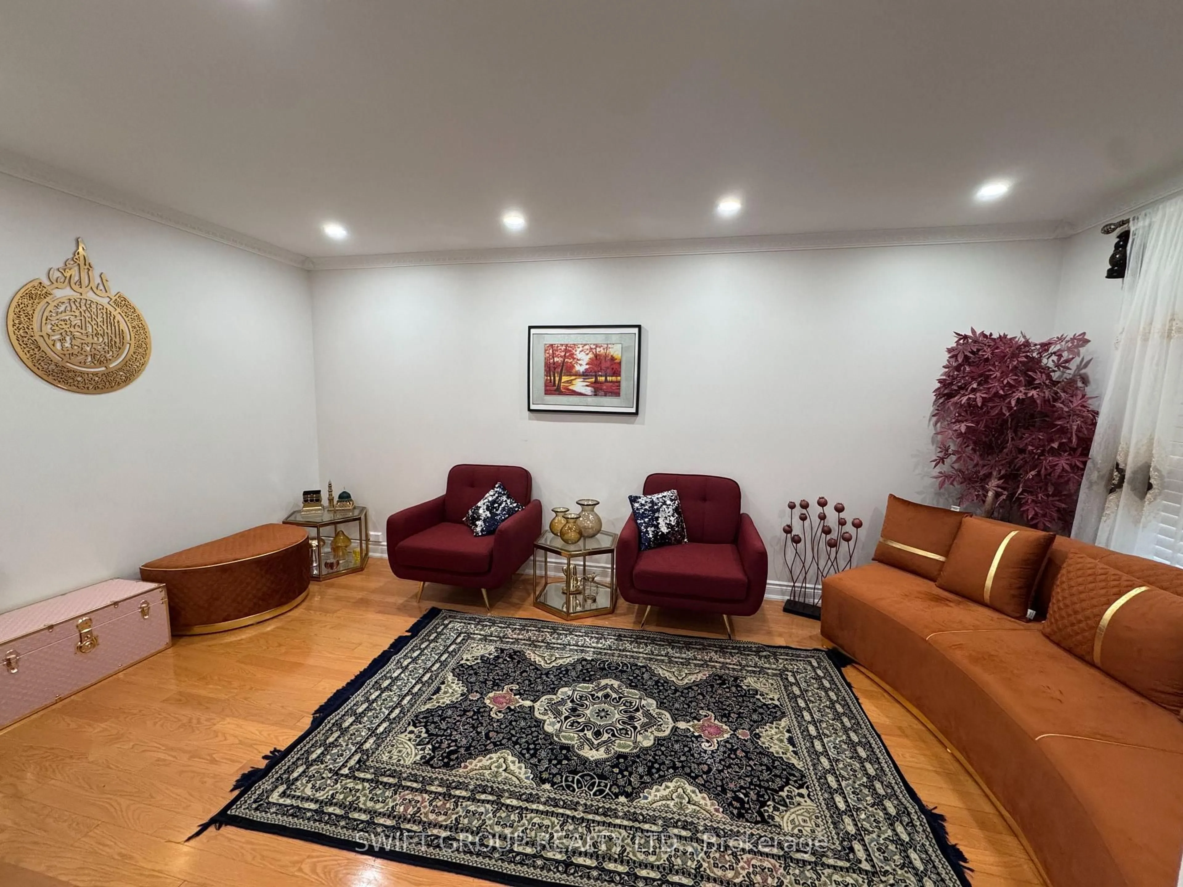 Living room with furniture, unknown for 17 Graybark Cres, Toronto Ontario M1C 4J2