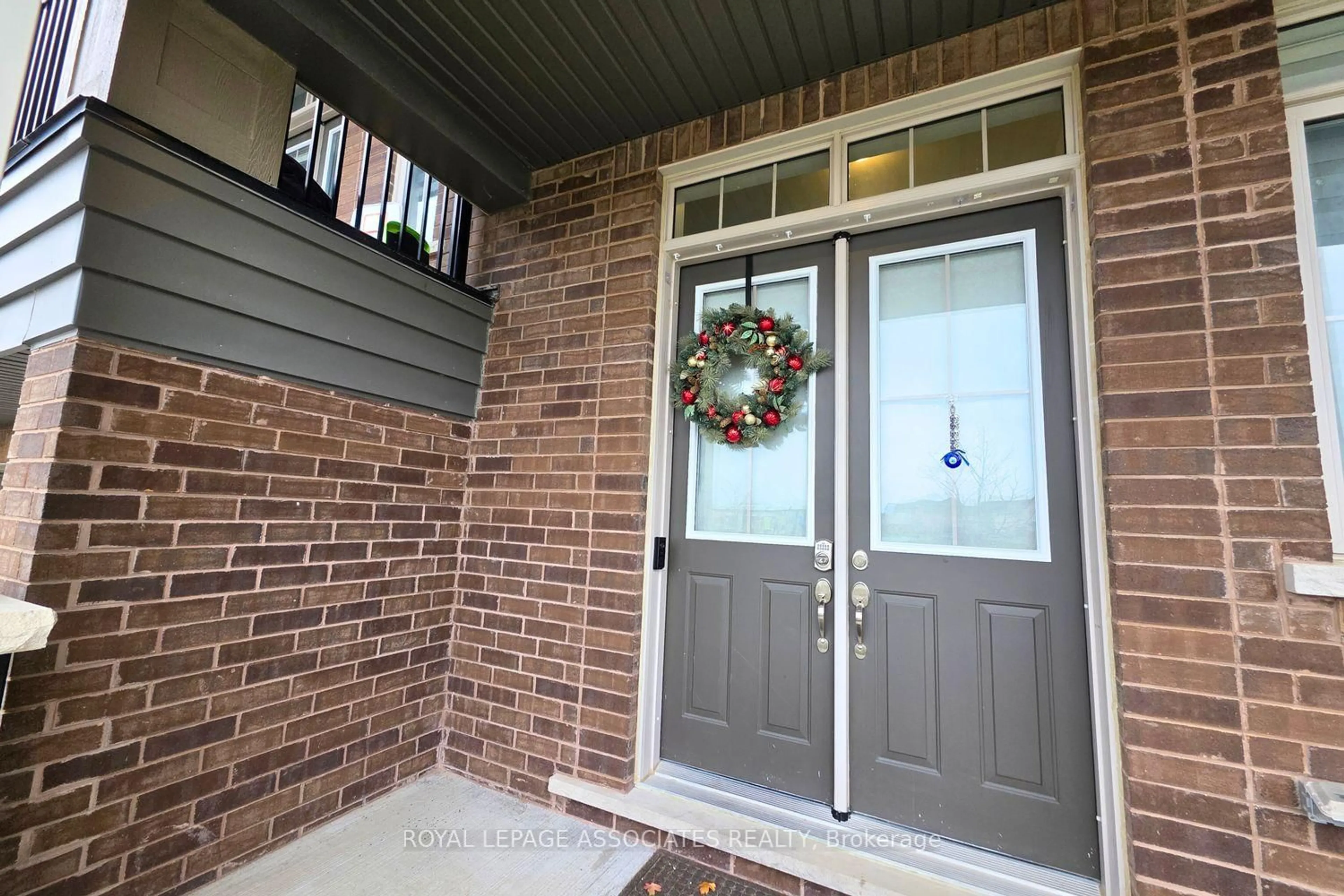 Indoor entryway for 133 Marcel Brunnelle Dr, Whitby Ontario L1P 0G7