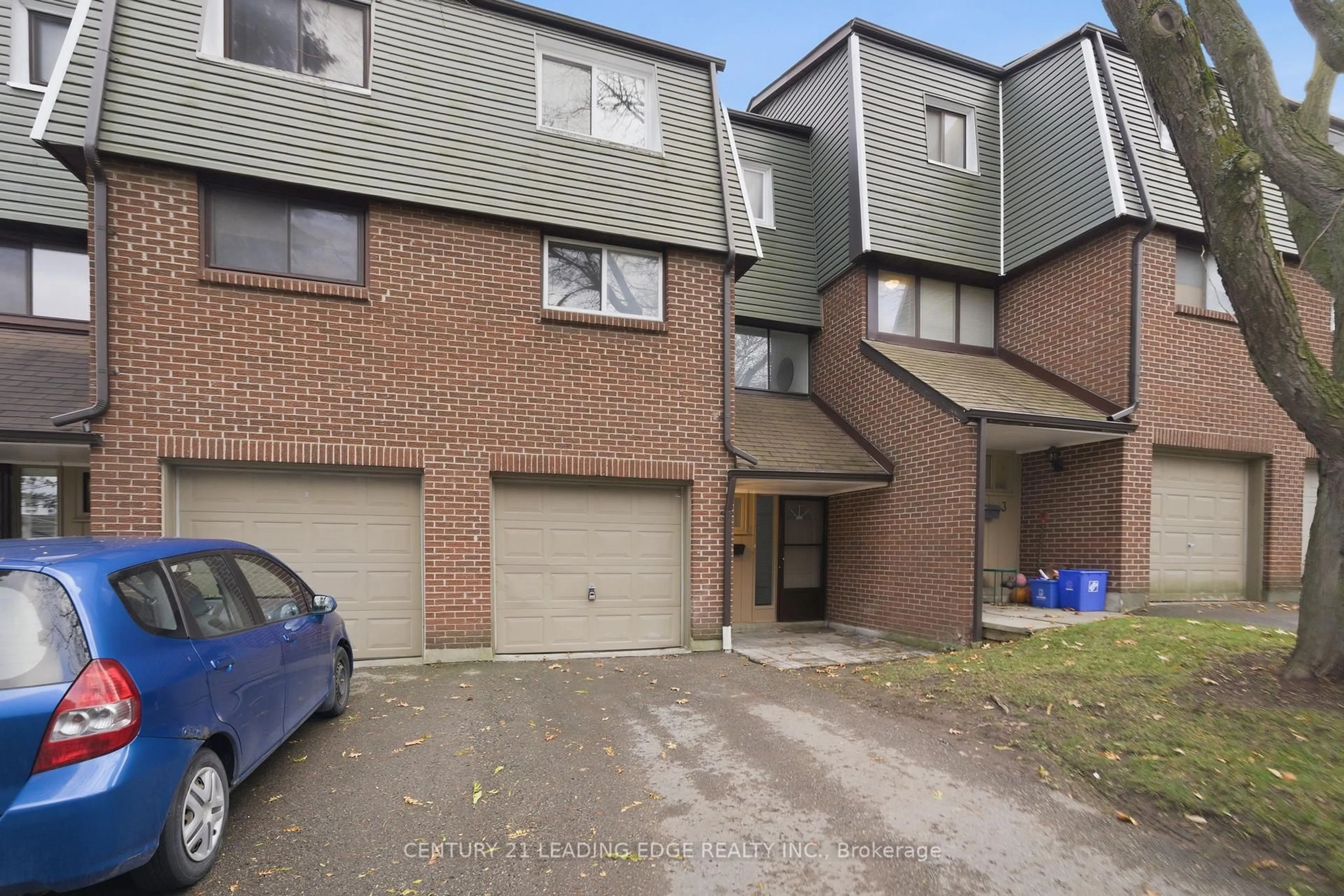 A pic from outside/outdoor area/front of a property/back of a property/a pic from drone, street for 1310 Fieldlight Blvd #2, Pickering Ontario L1V 2Y8
