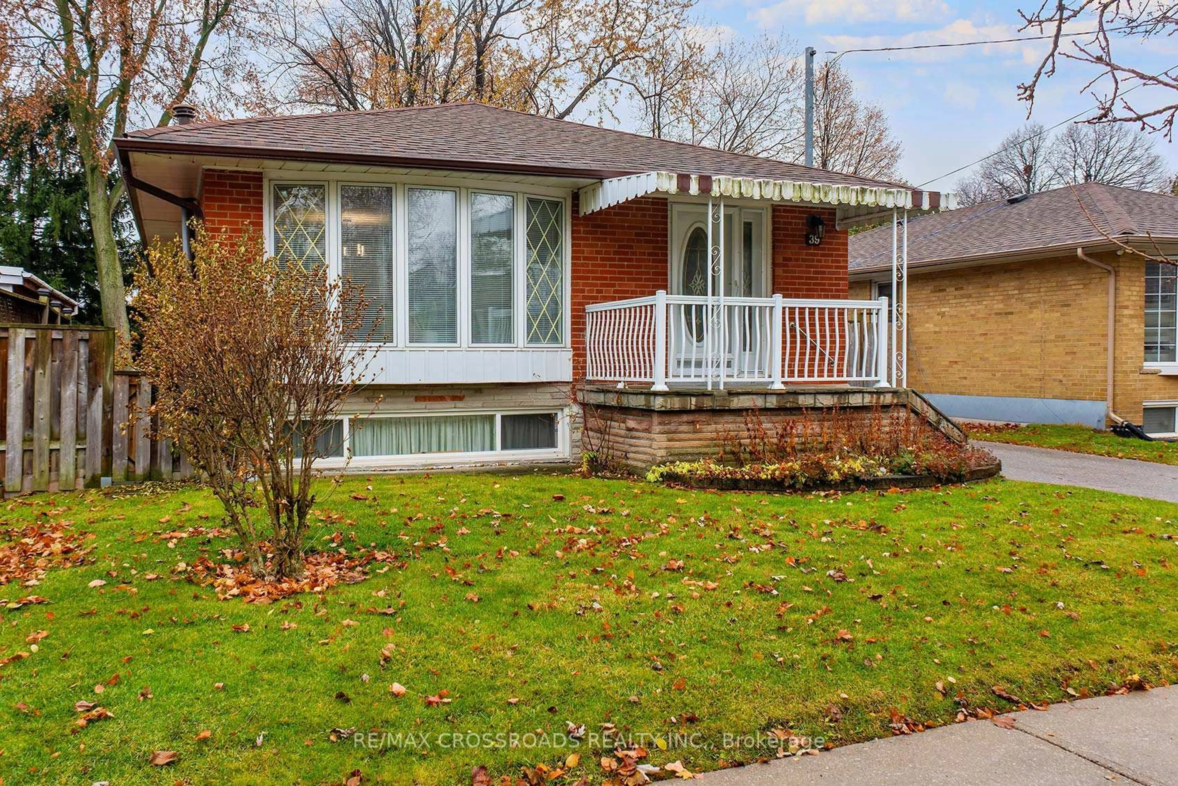 Home with brick exterior material, street for 39 Pandora Circ, Toronto Ontario M1H 1V4