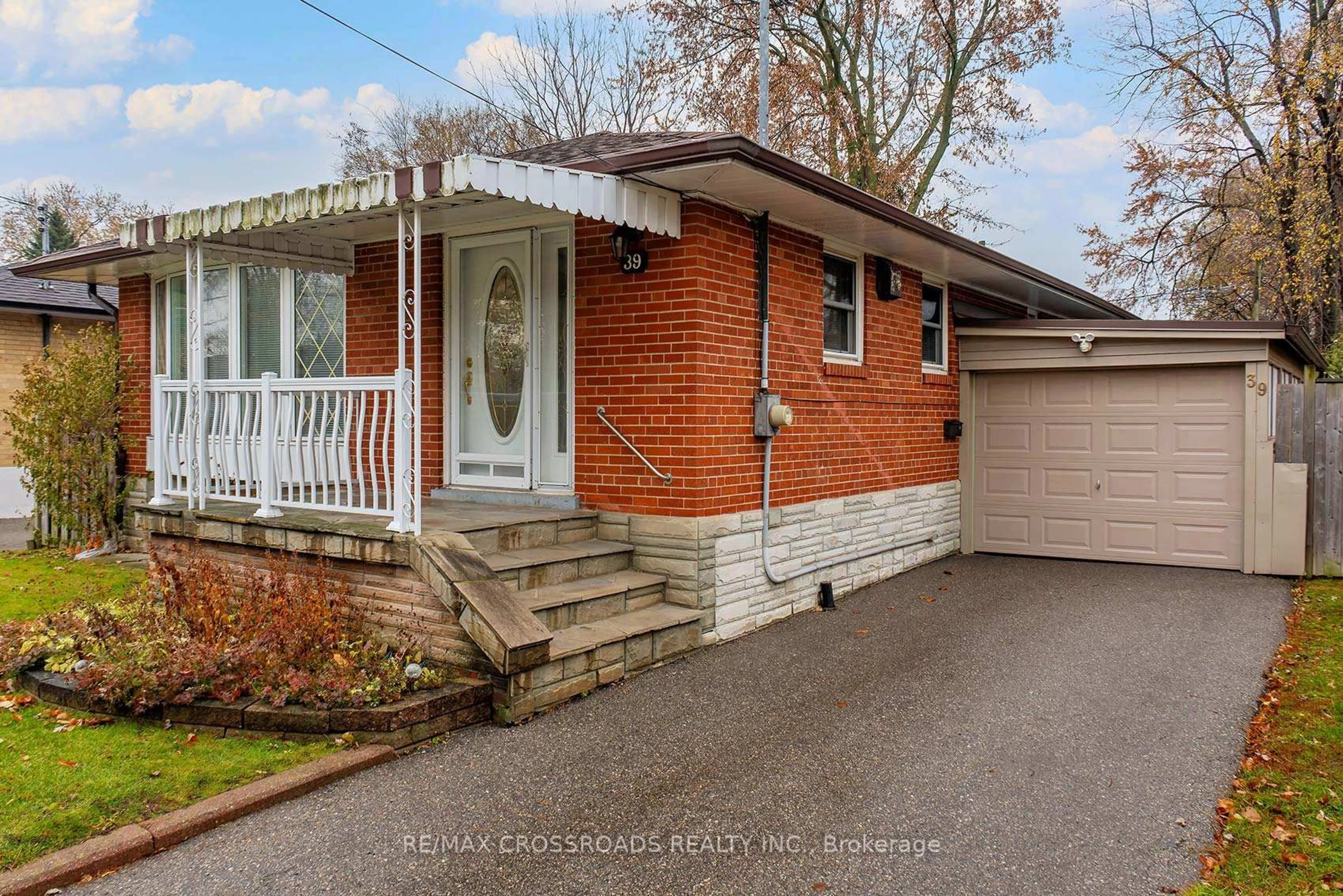 Home with brick exterior material, street for 39 Pandora Circ, Toronto Ontario M1H 1V4