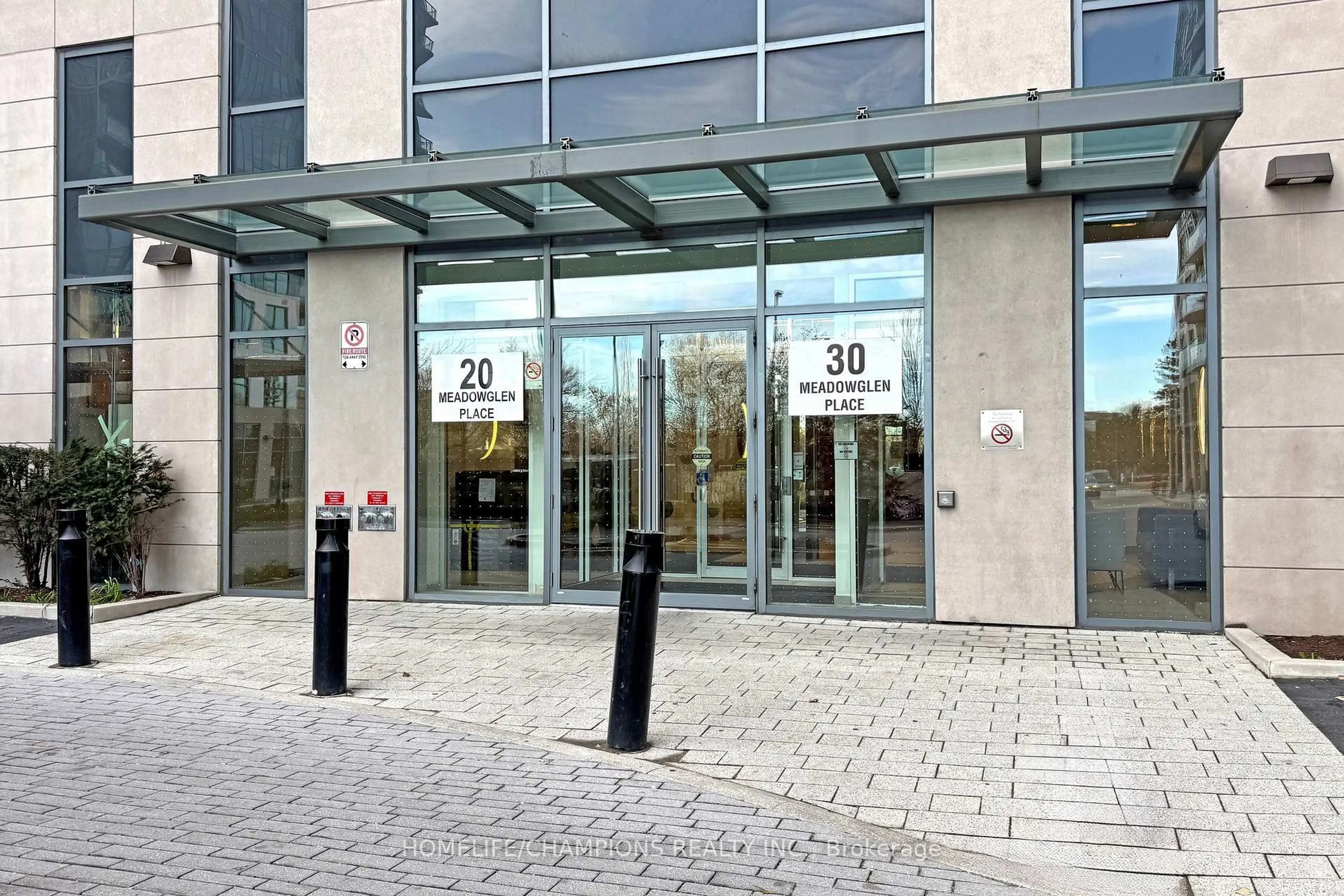 Indoor foyer for 20 Meadowglen Pl, Toronto Ontario M1G 0A9