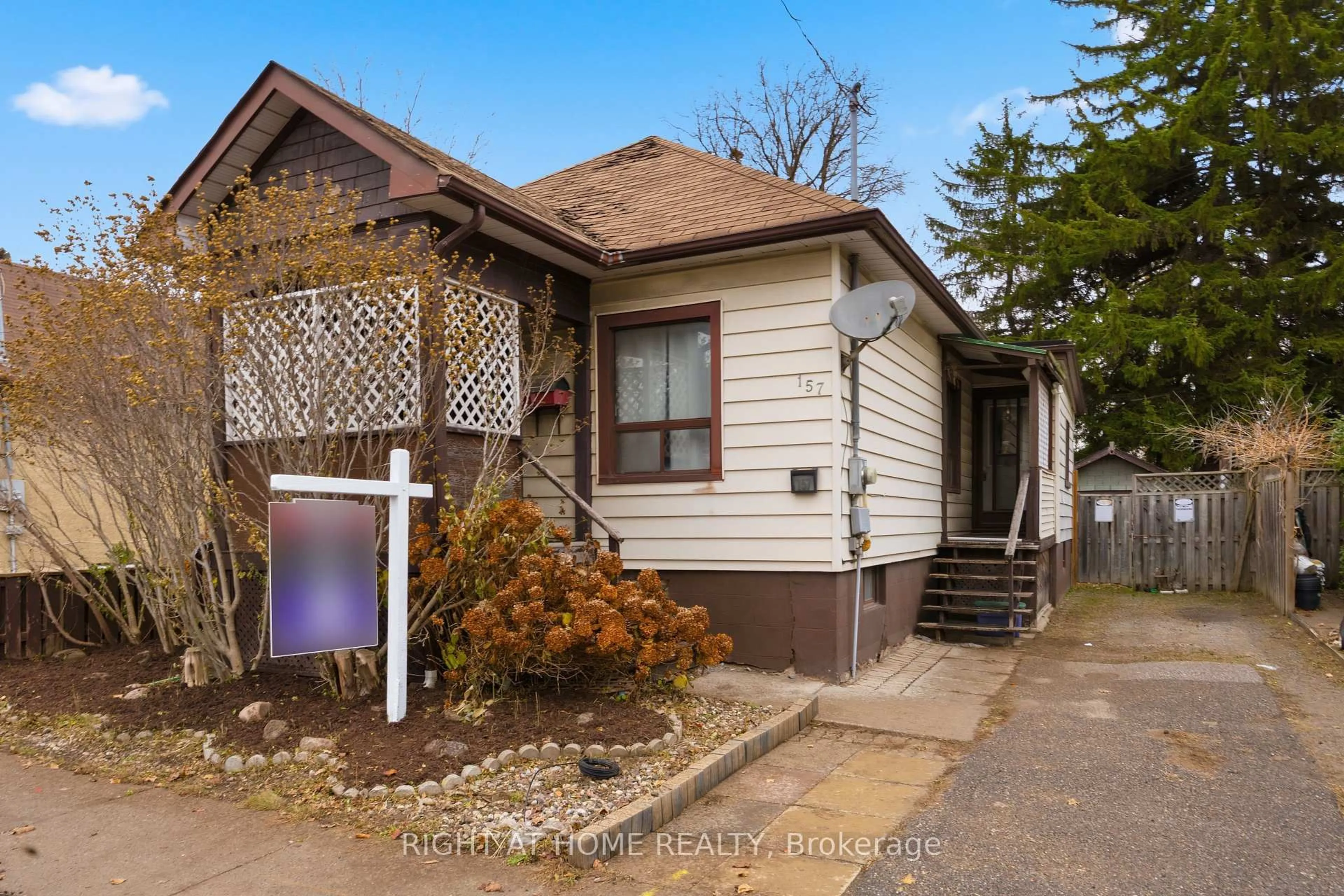 Home with brick exterior material, street for 157 Park Rd, Oshawa Ontario L1J 4H1