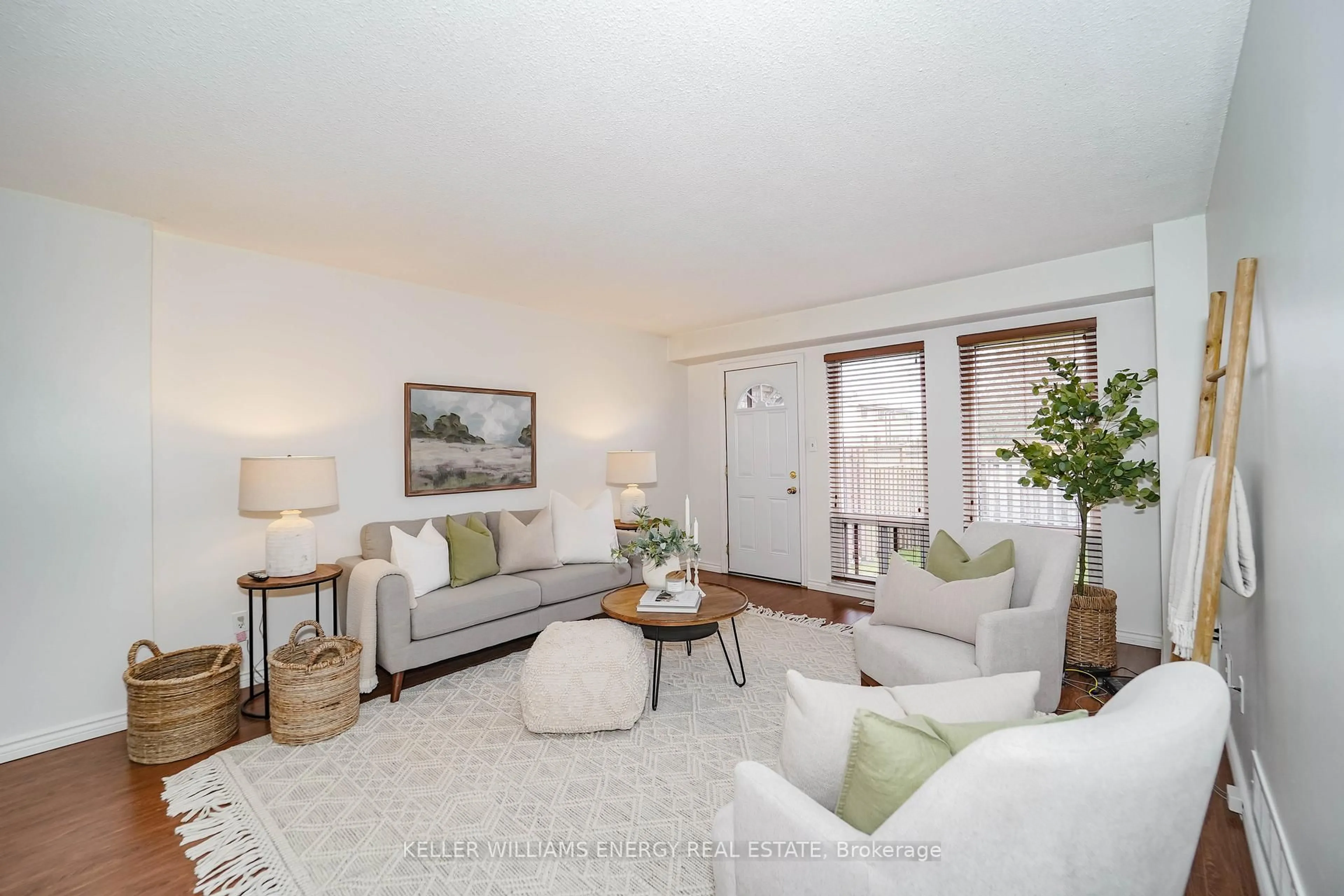 Living room with furniture, unknown for 1333 Mary St #39, Oshawa Ontario L1G 6Z3