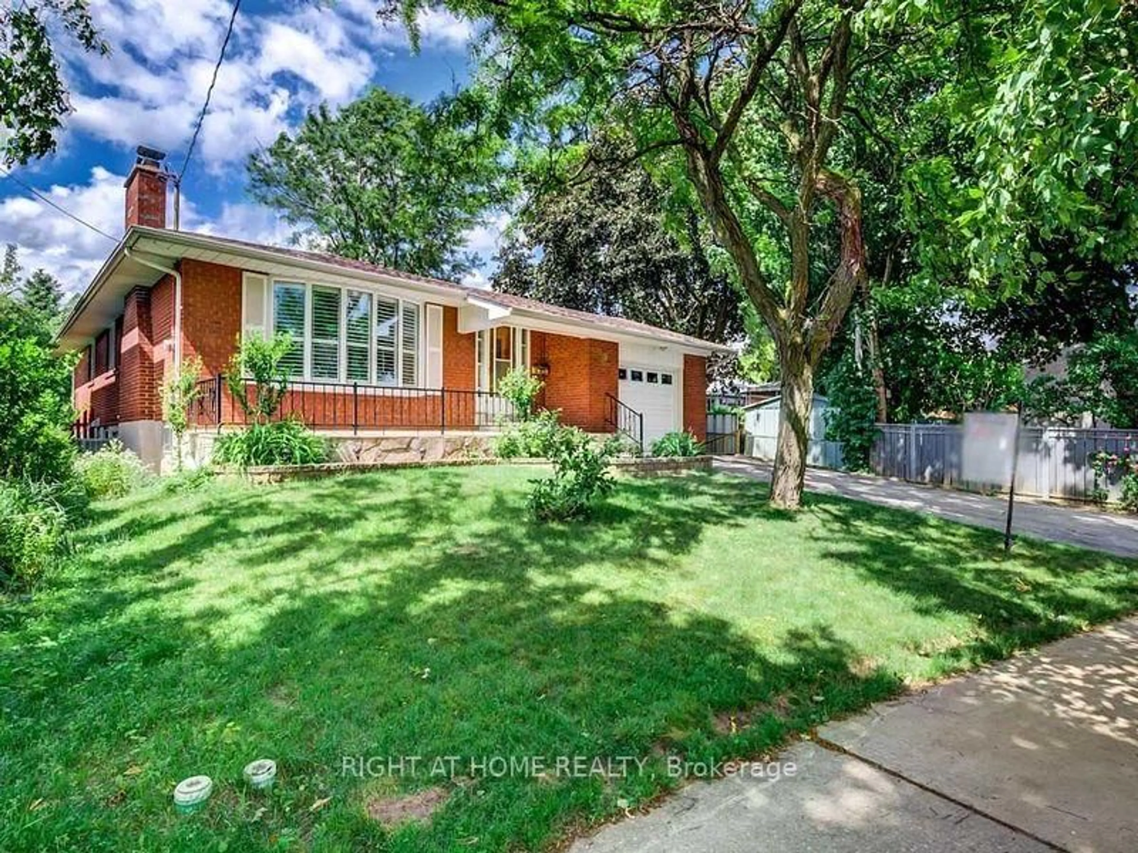 A pic from outside/outdoor area/front of a property/back of a property/a pic from drone, street for 18 Minnowburn St, Toronto Ontario M1T 1Y8