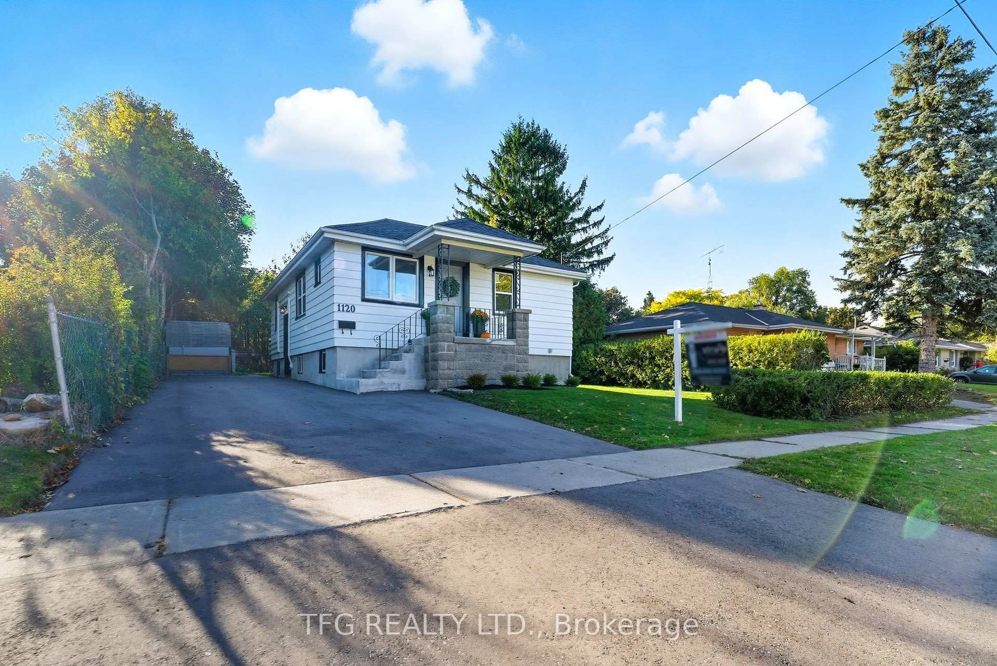 Home with vinyl exterior material, street for 1120 Somerville St, Oshawa Ontario L1G 4K5