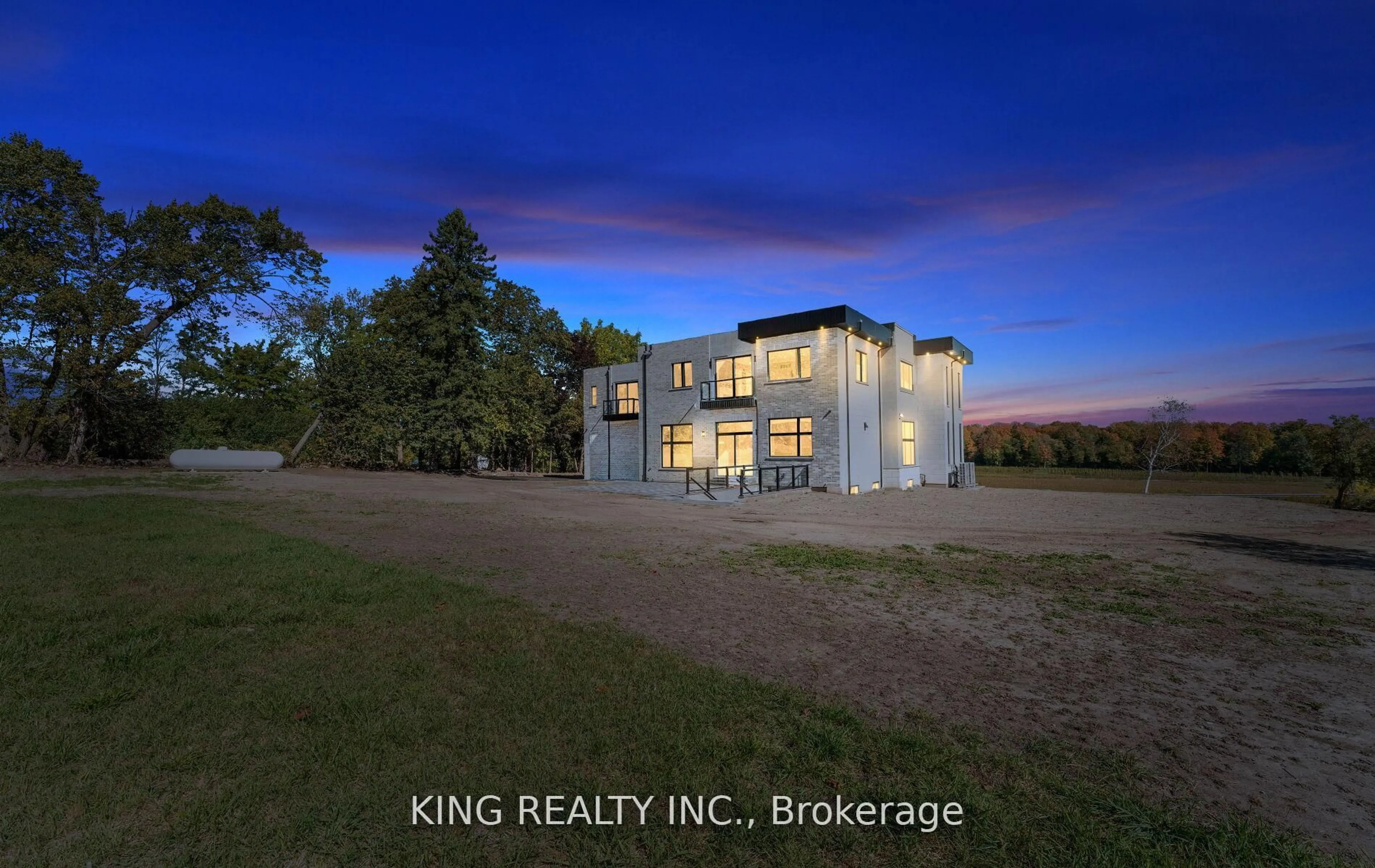 A pic from outside/outdoor area/front of a property/back of a property/a pic from drone, building for 6540 Coronation Rd, Whitby Ontario L0B 1C0