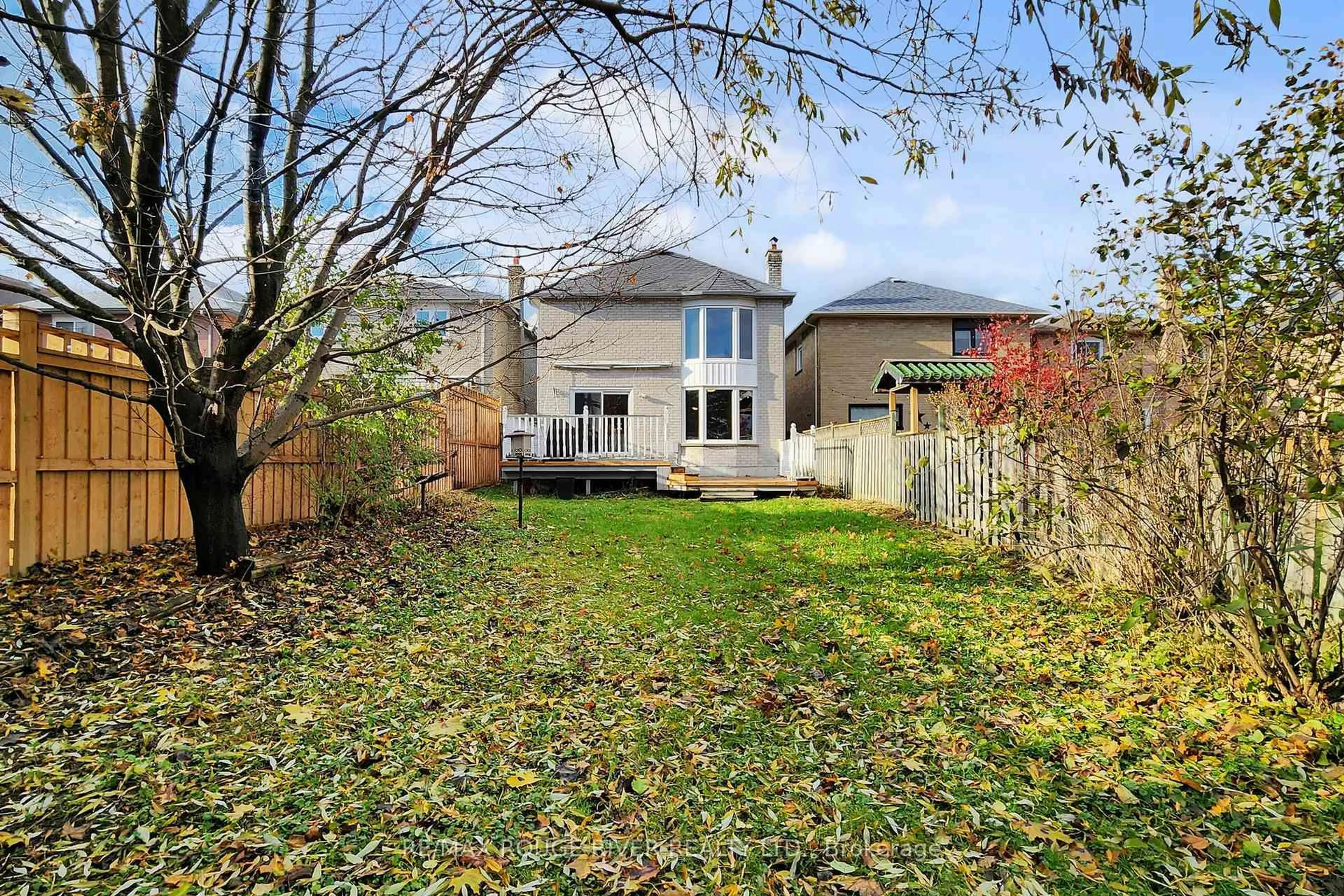 A pic from outside/outdoor area/front of a property/back of a property/a pic from drone, street for 53 Greybeaver Tr, Toronto Ontario M1C 2X4