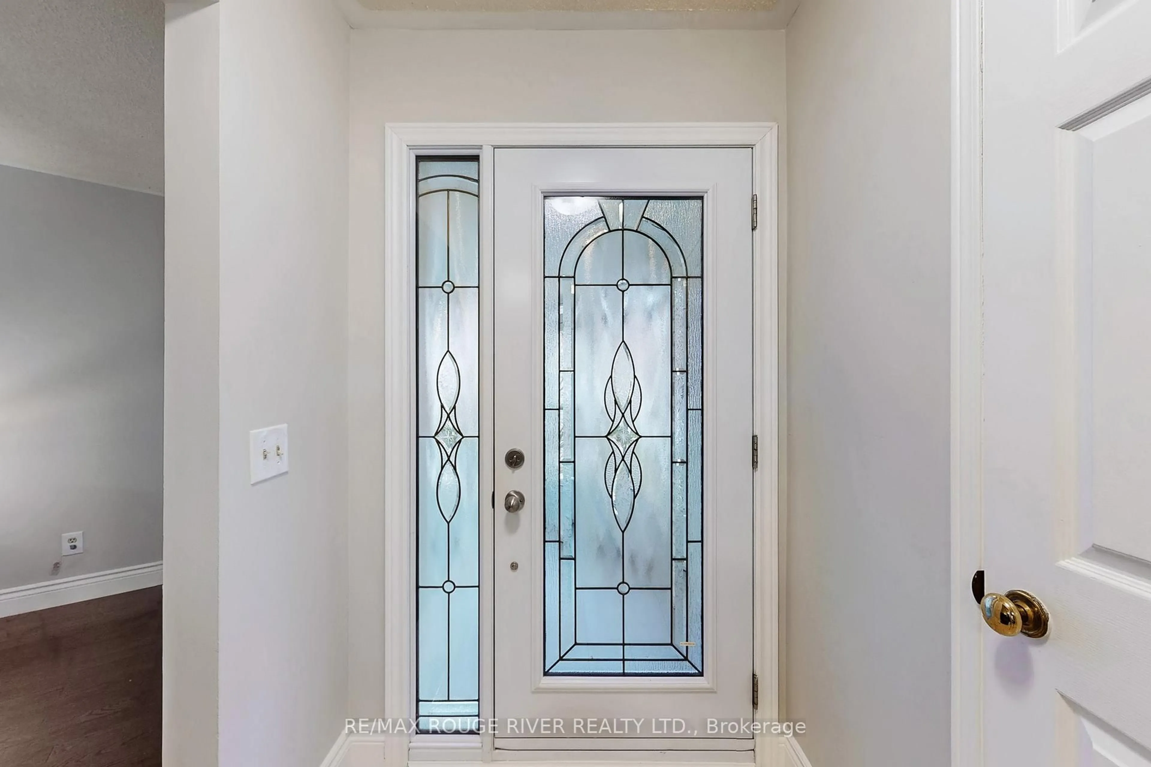 Indoor entryway for 53 Greybeaver Tr, Toronto Ontario M1C 2X4