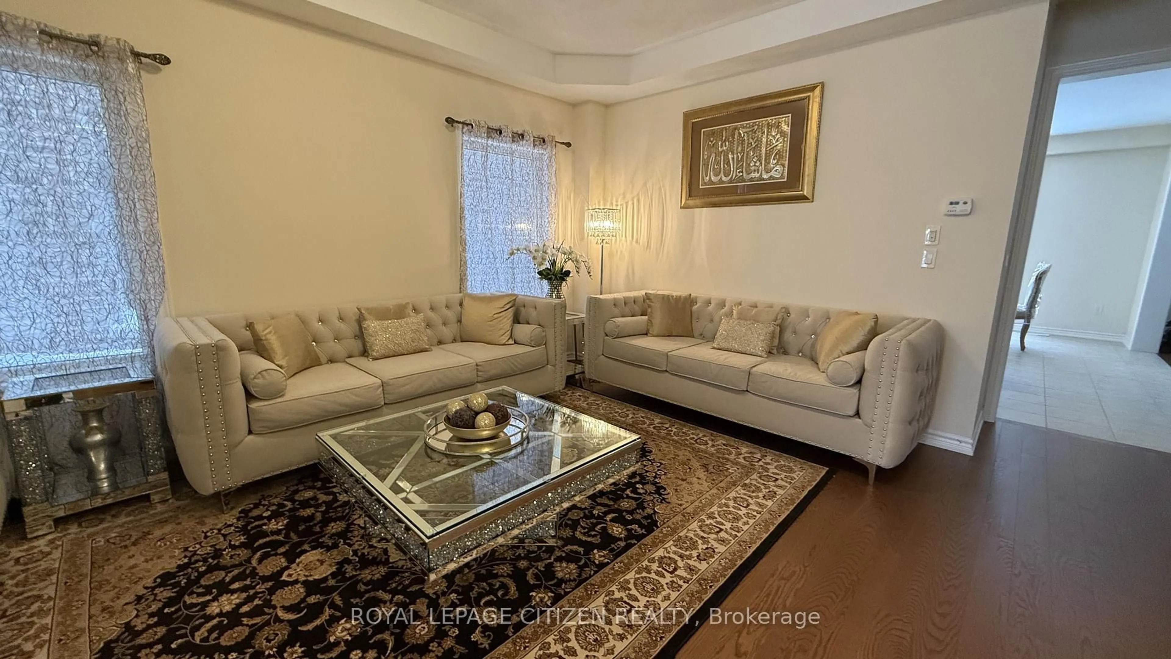 Living room with furniture, unknown for 94 North Garden Blvd, Scugog Ontario L9L 0E1