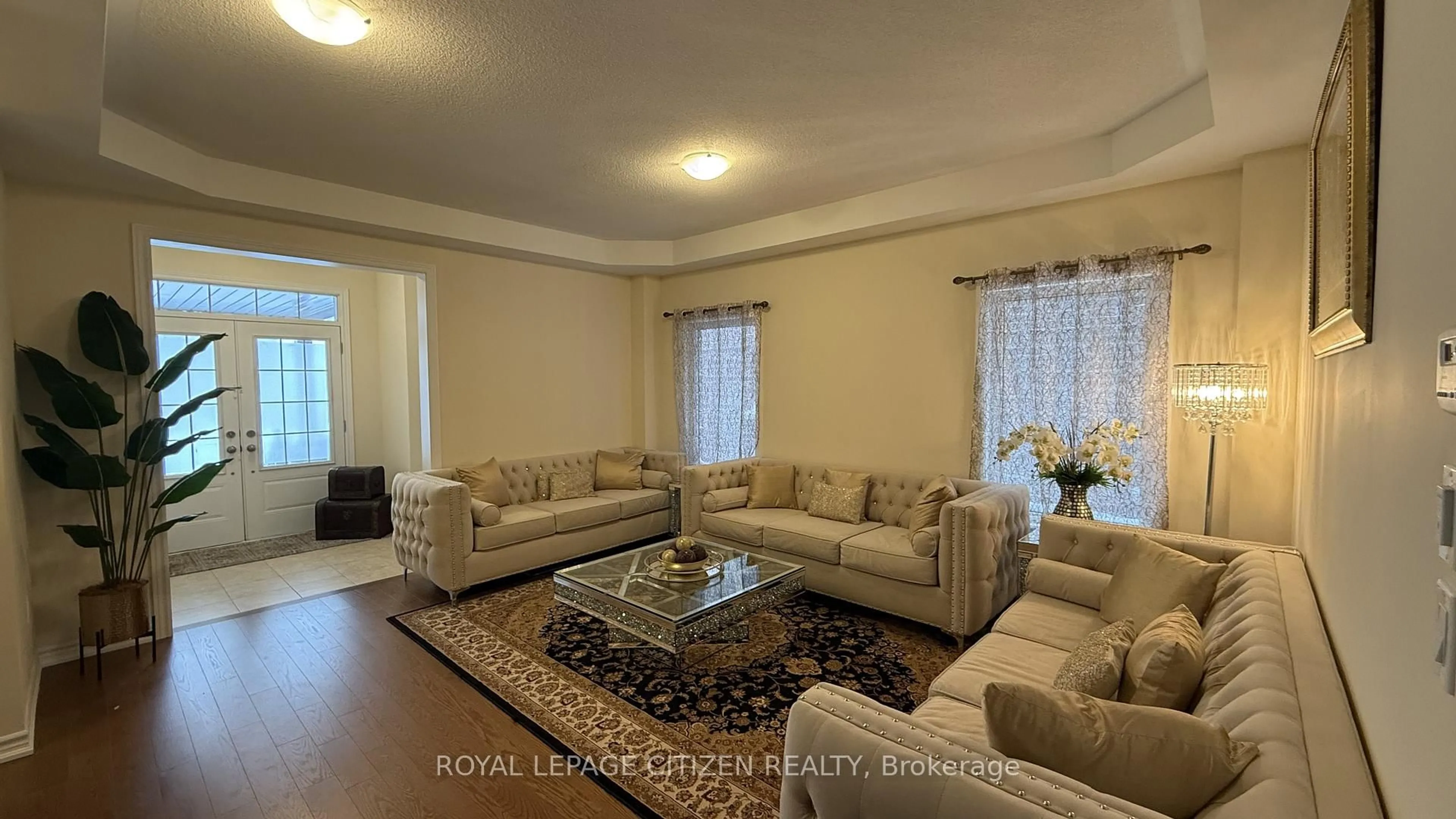 Living room with furniture, unknown for 94 North Garden Blvd, Scugog Ontario L9L 0E1