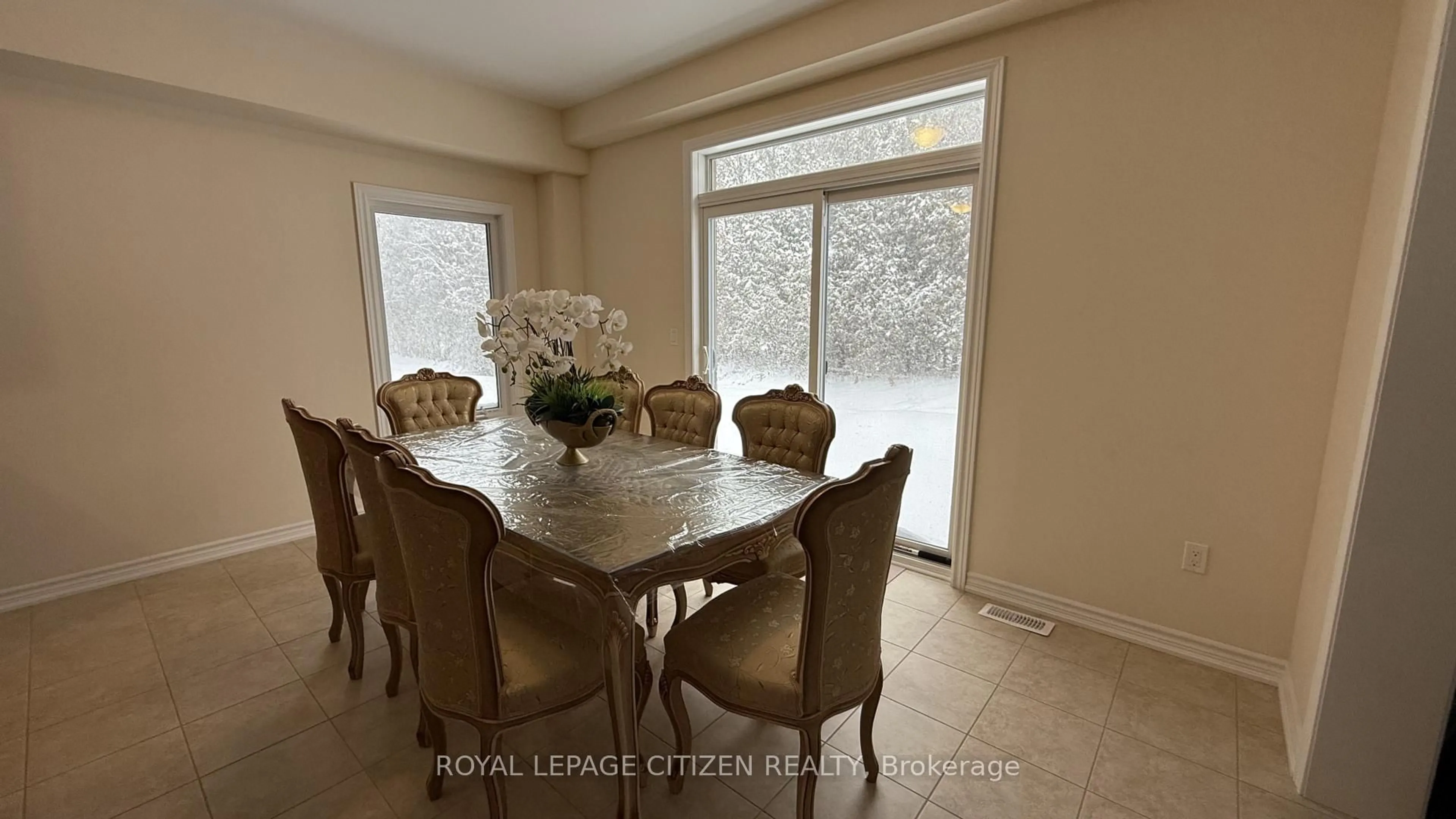 Dining room, ceramic/tile floor for 94 North Garden Blvd, Scugog Ontario L9L 0E1