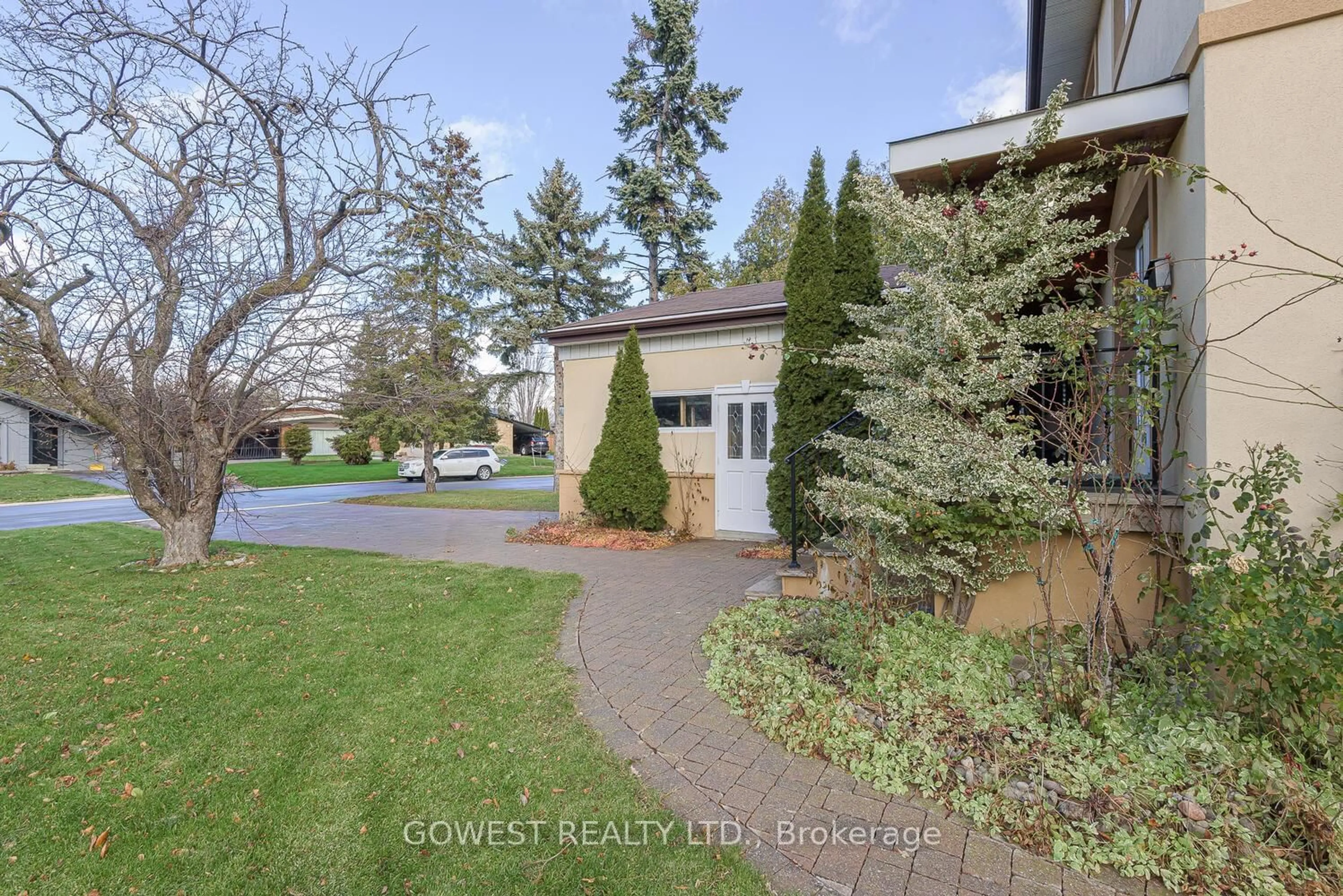A pic from outside/outdoor area/front of a property/back of a property/a pic from drone, street for 56 Panmure Cres, Toronto Ontario M1K 4Y6