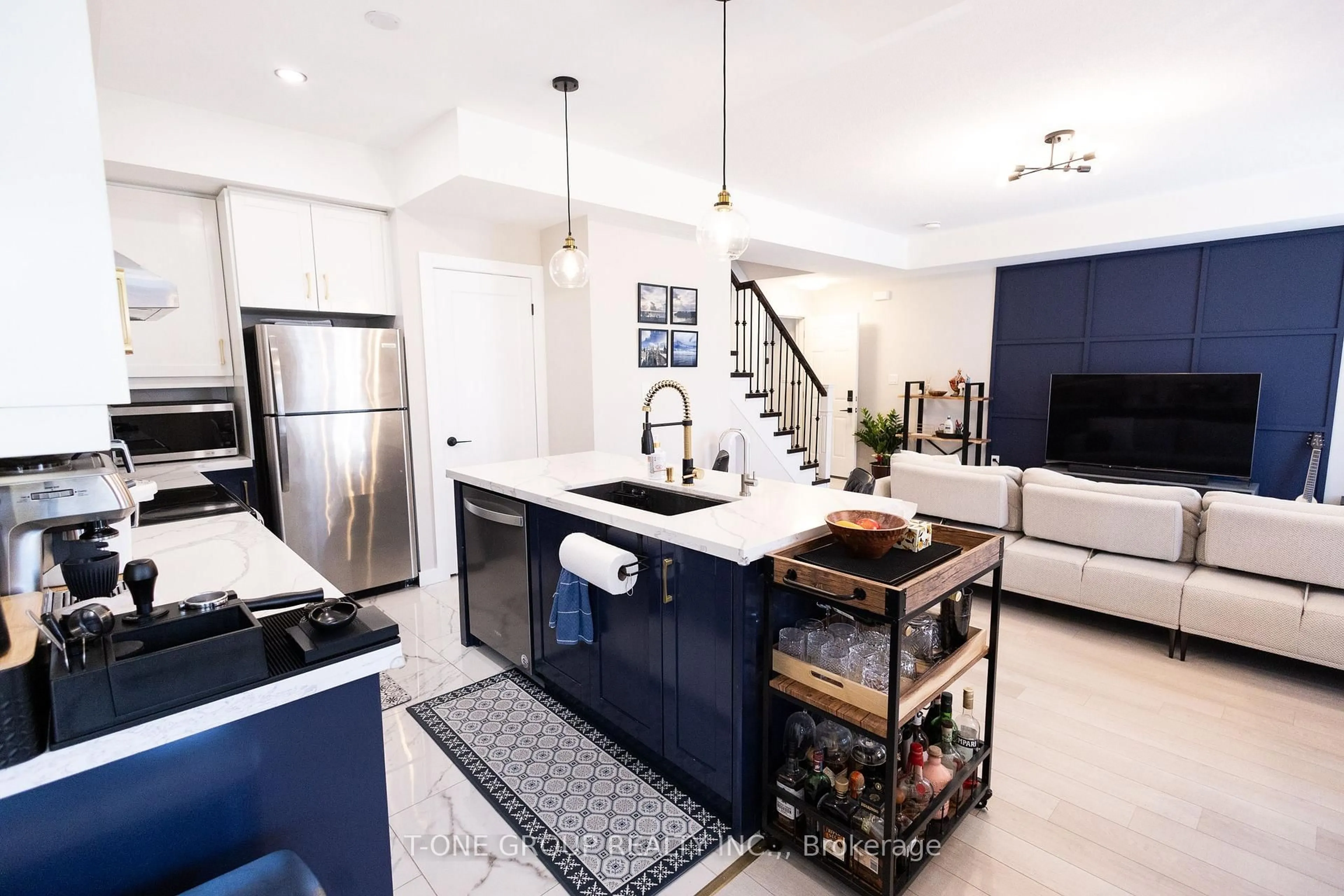 Open concept kitchen, ceramic/tile floor for 2728 William Jackson Dr #7, Pickering Ontario L1X 0E6