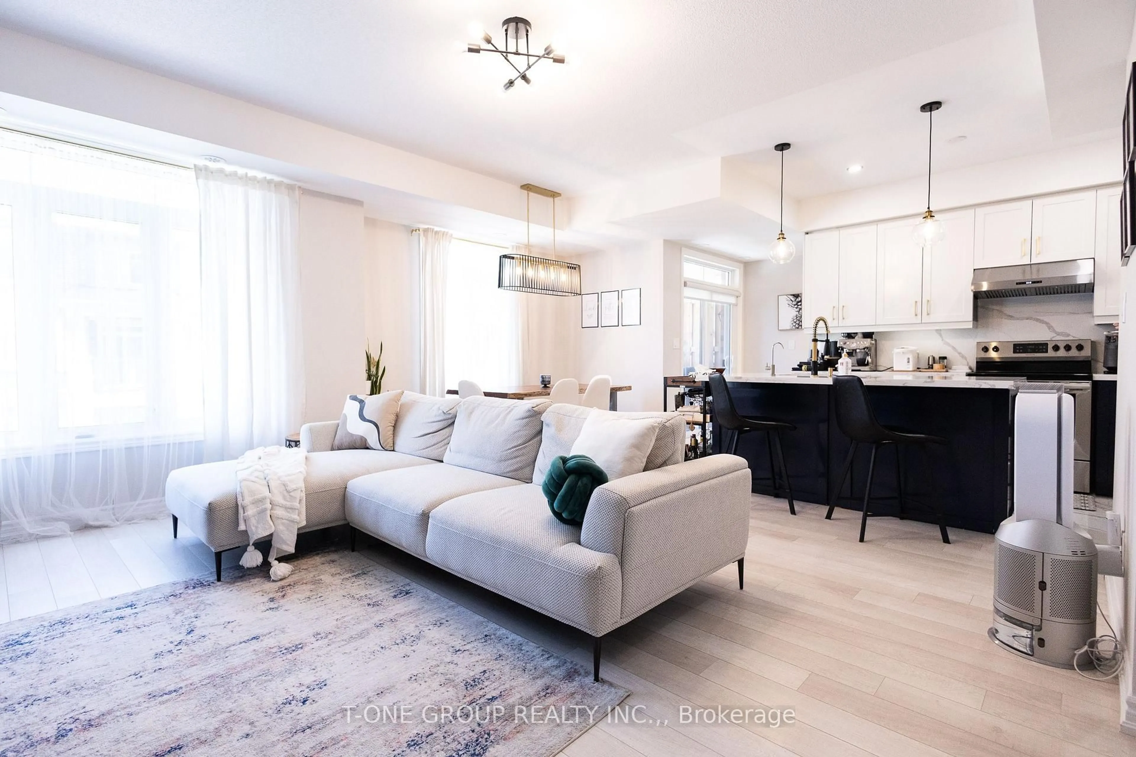 Living room with furniture, unknown for 2728 William Jackson Dr #7, Pickering Ontario L1X 0E6