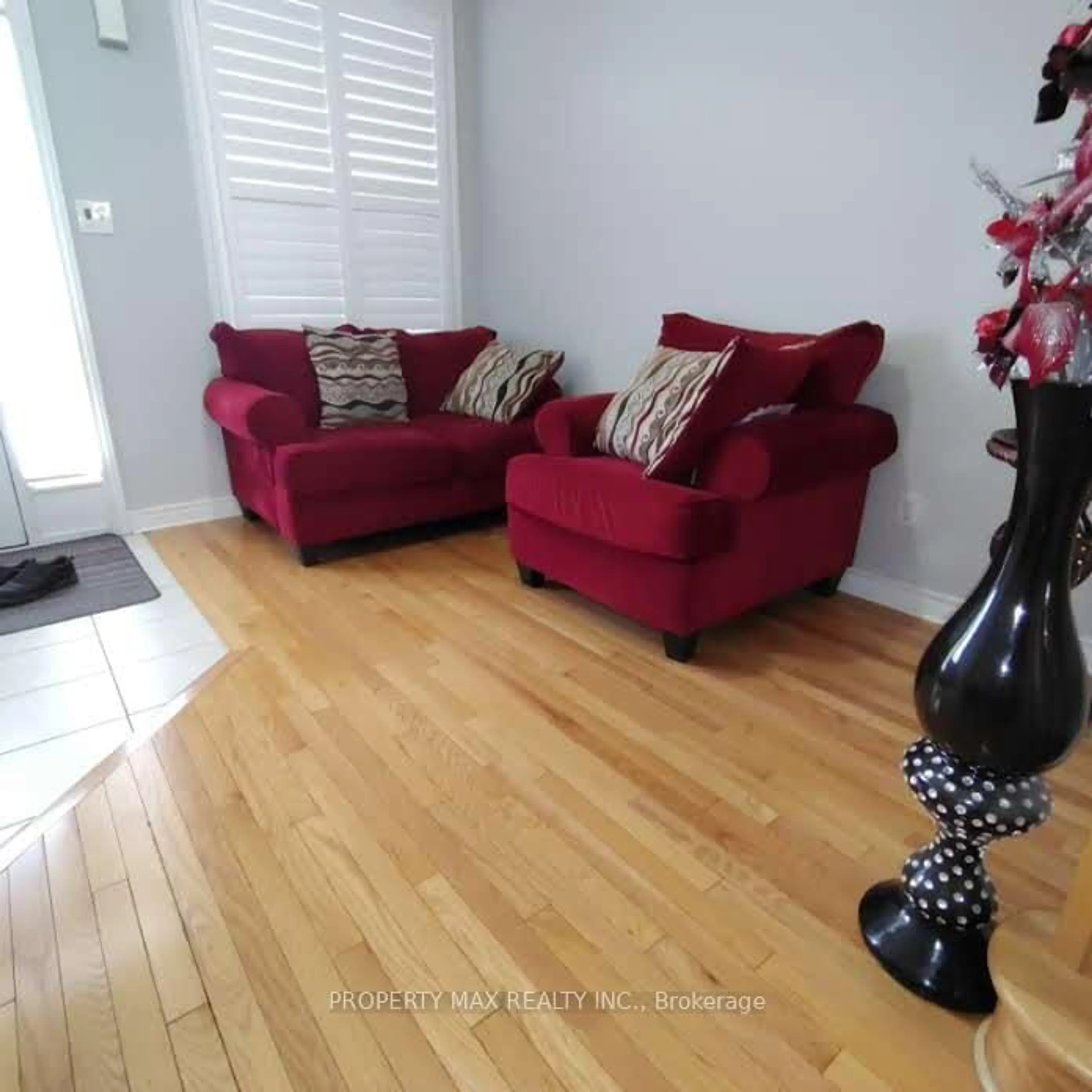 Living room with furniture, unknown for 1517 Dusty Dr, Pickering Ontario L1X 0C8