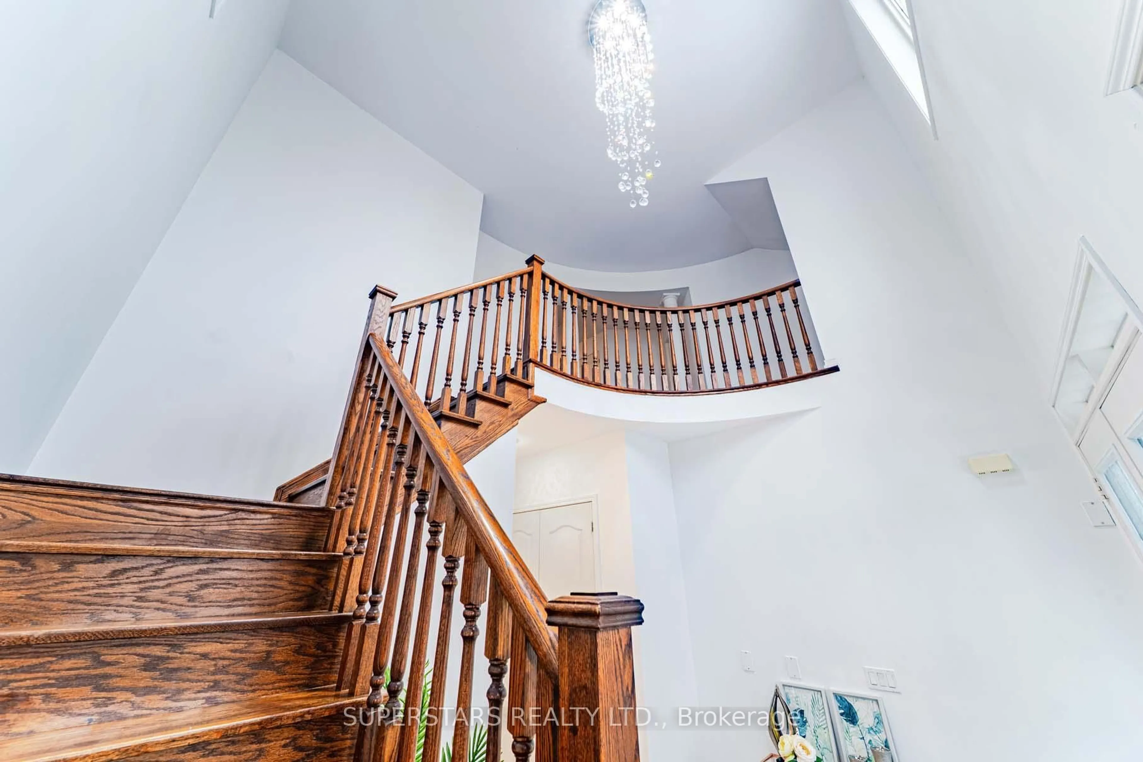 Stairs for 2517 Bandsman Cres, Oshawa Ontario L1L 0M1