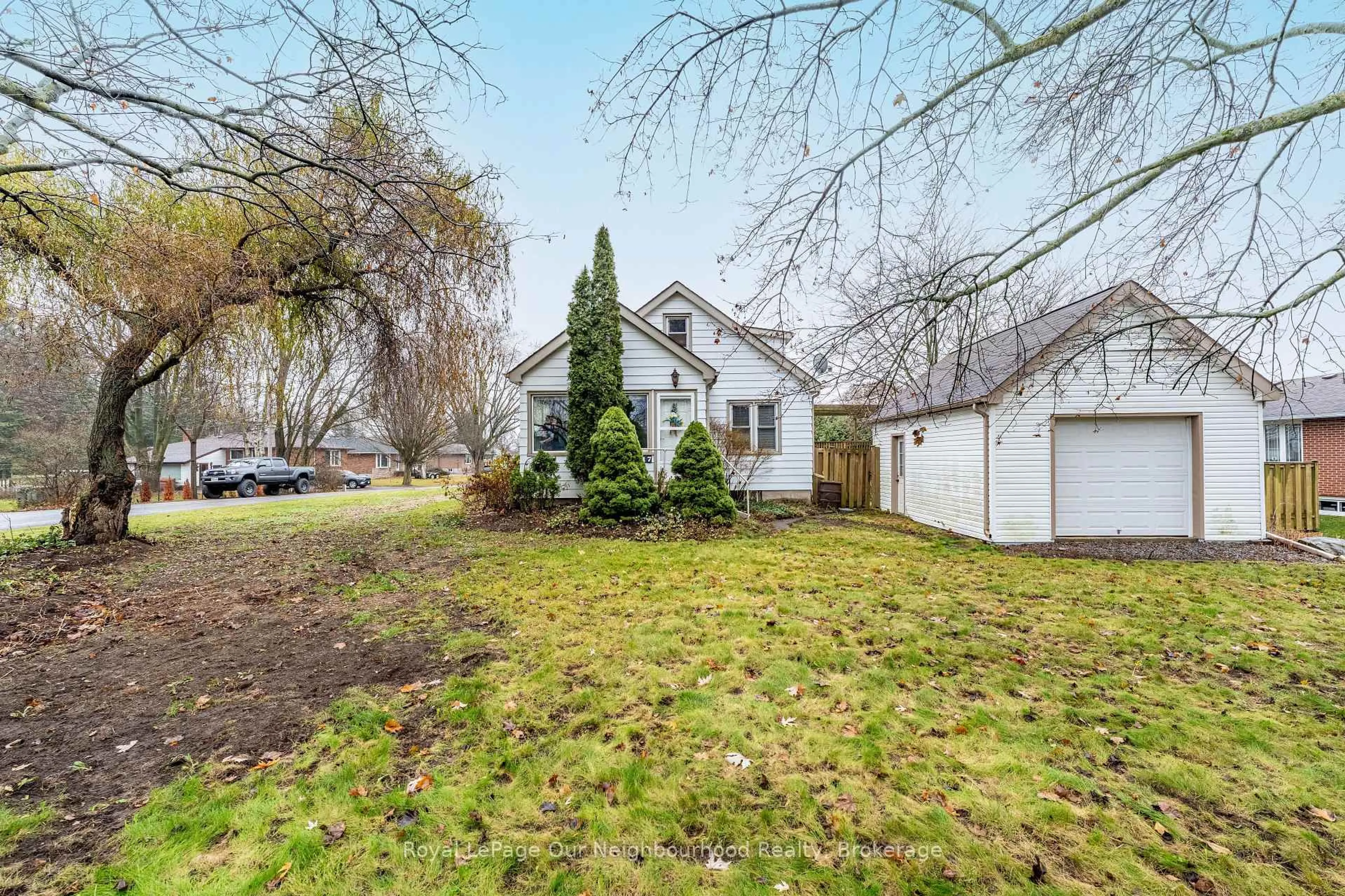 A pic from outside/outdoor area/front of a property/back of a property/a pic from drone, street for 17 Millville Ave, Clarington Ontario L0B 1J0