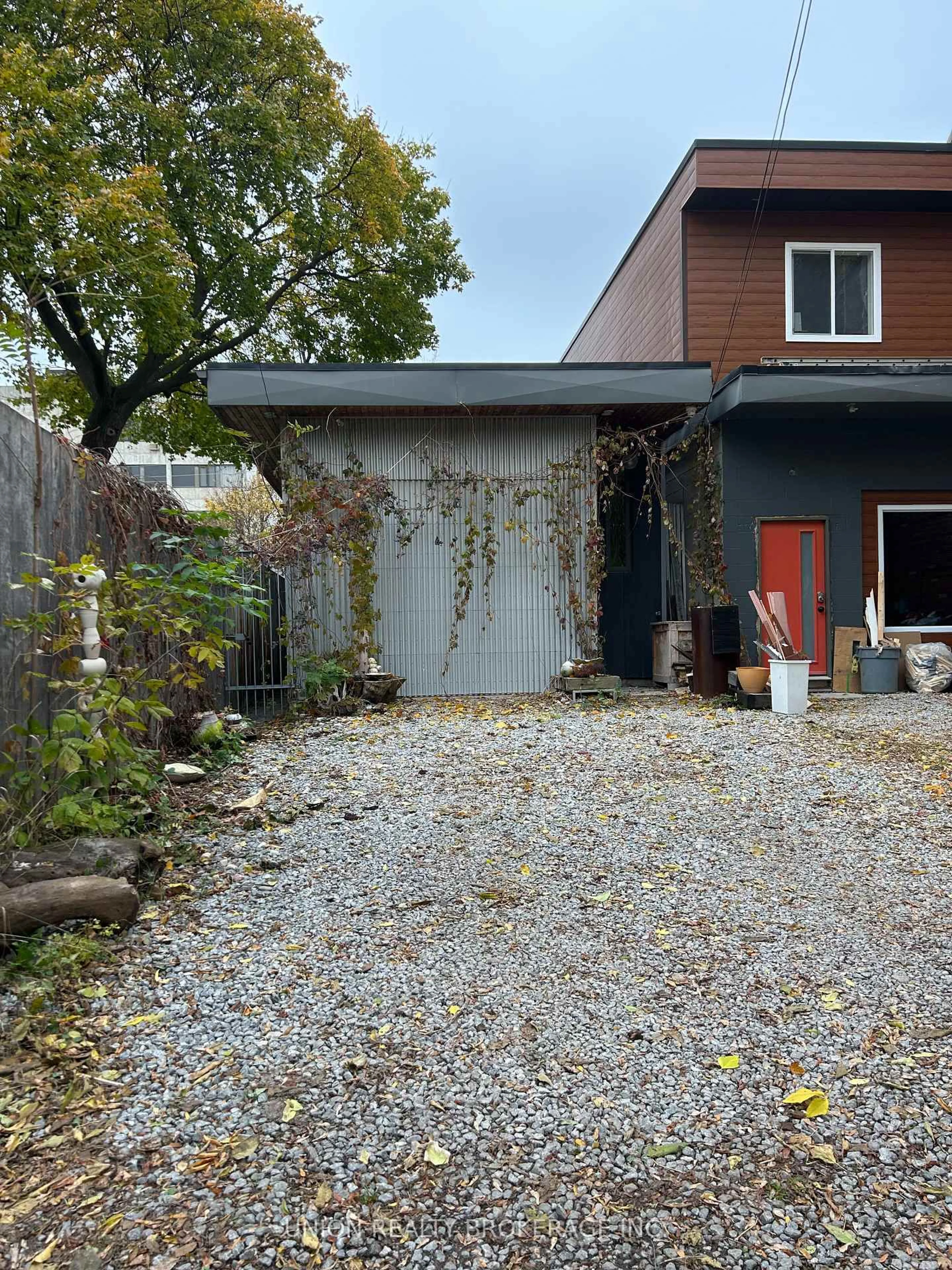 Unknown for 303 Coxwell Ave, Toronto Ontario M4L 3B5