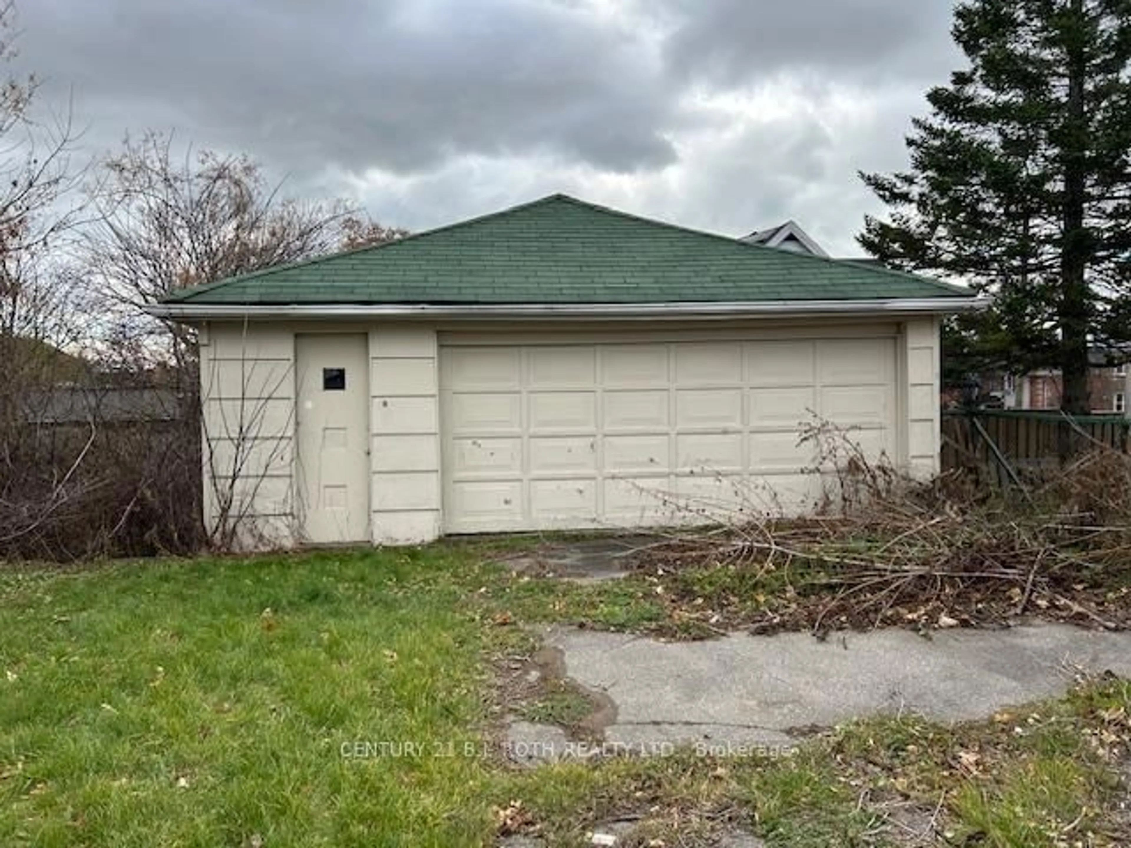 Shed for 381 Pine Ave, Oshawa Ontario L1J 2H7