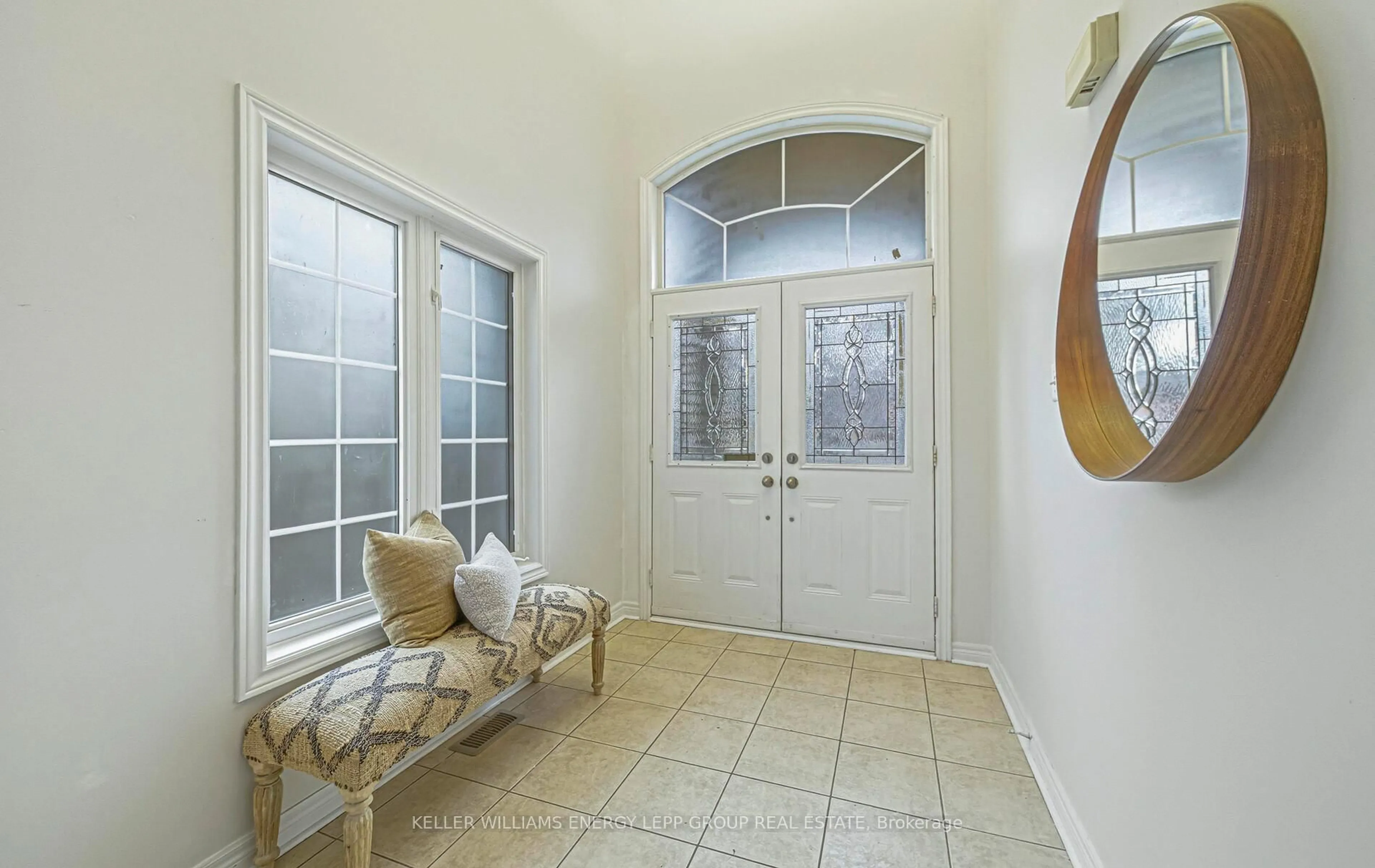 Indoor entryway for 67B Concession St, Clarington Ontario L1C 5M7