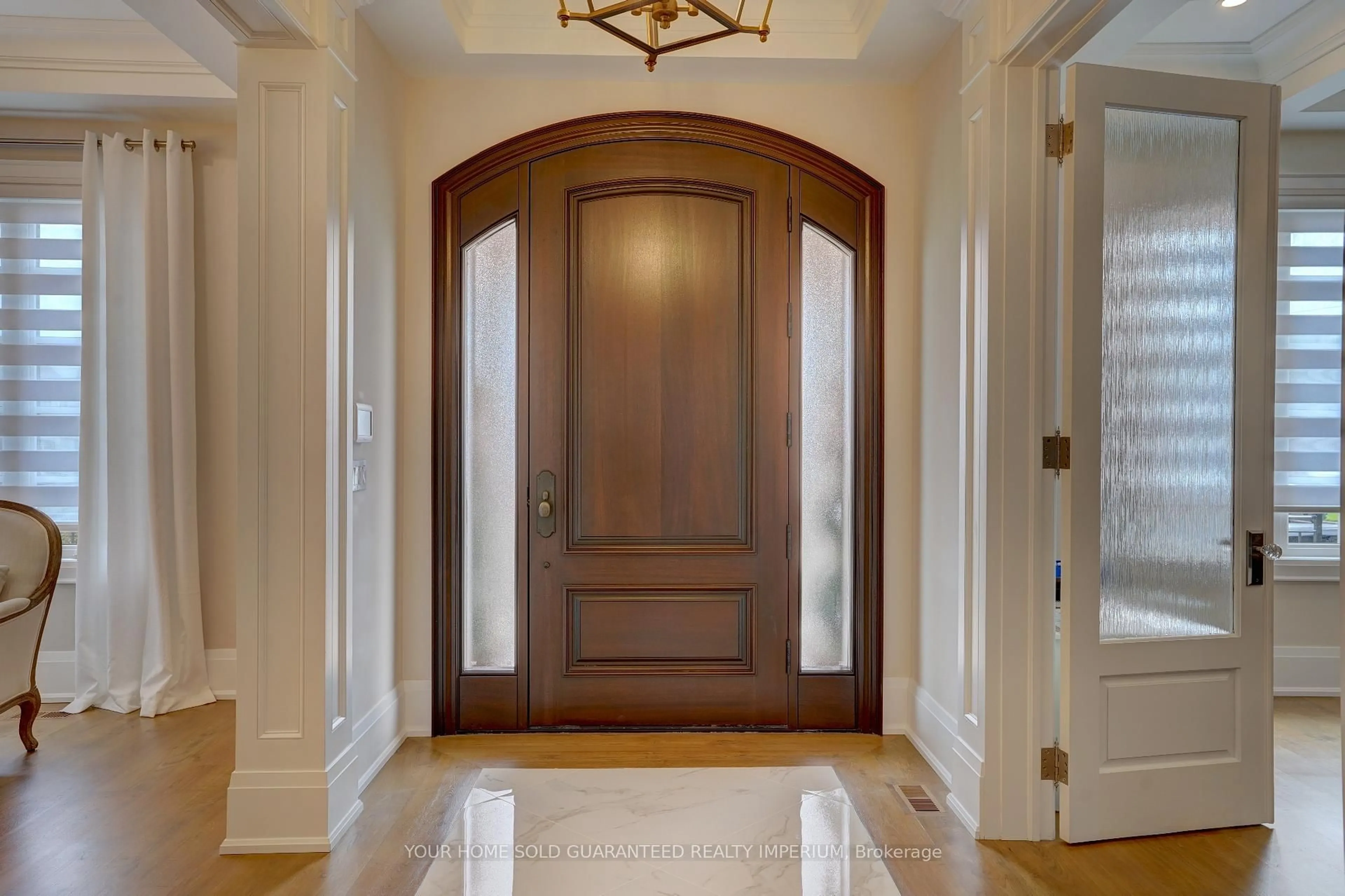 Indoor entryway for 1804 Woodview Ave, Pickering Ontario L1V 1L4