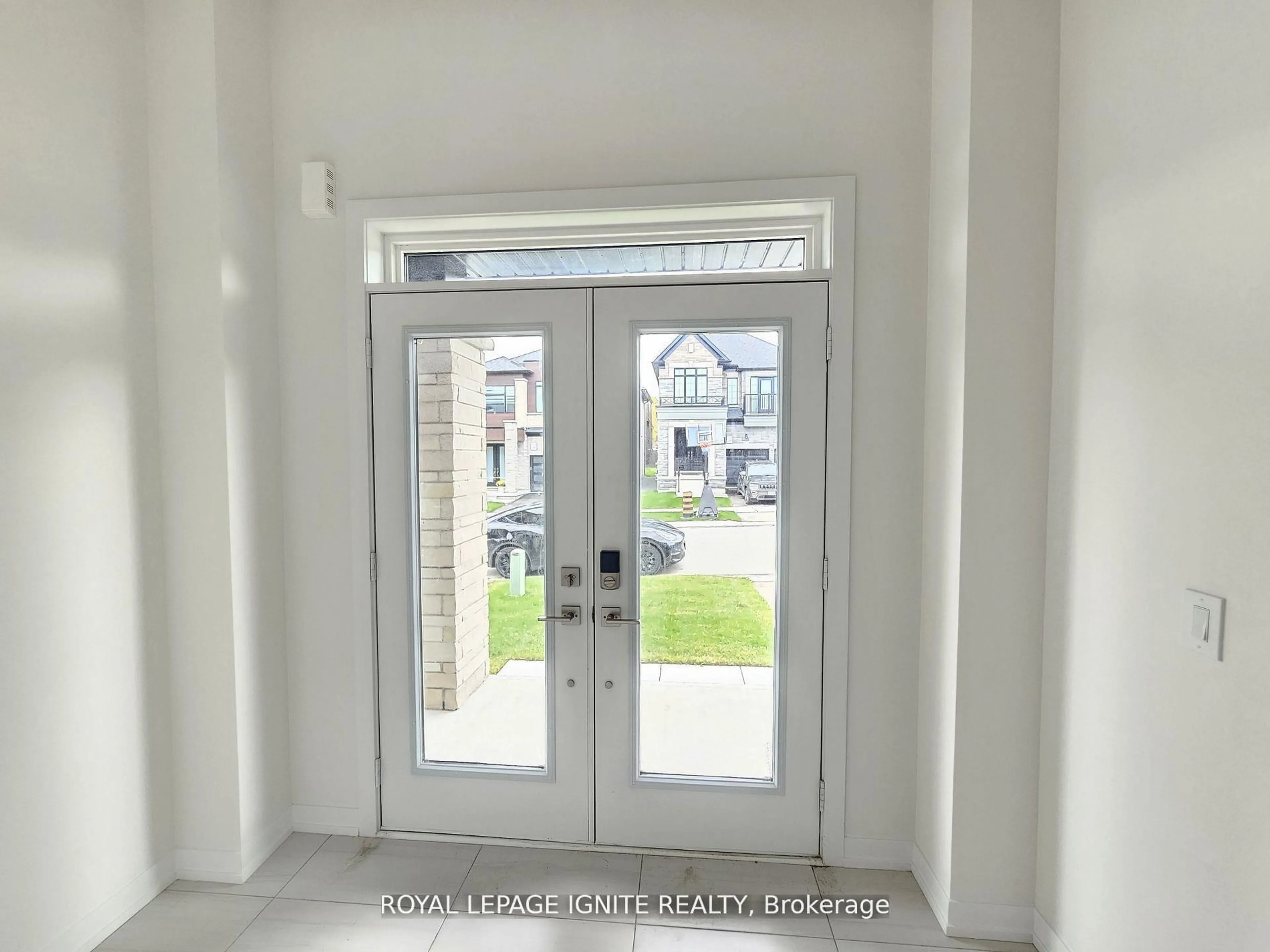 Indoor entryway for 1848 Lotus Blossom Rd, Pickering Ontario L1Y 0B6