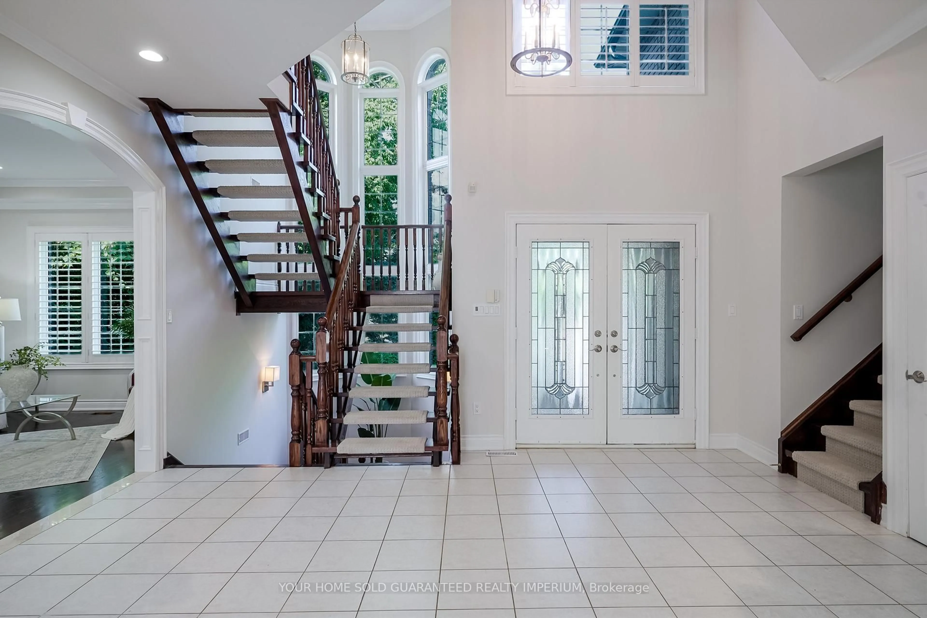 Indoor foyer for 1793 Pine Grove Ave, Pickering Ontario L1V 1K7
